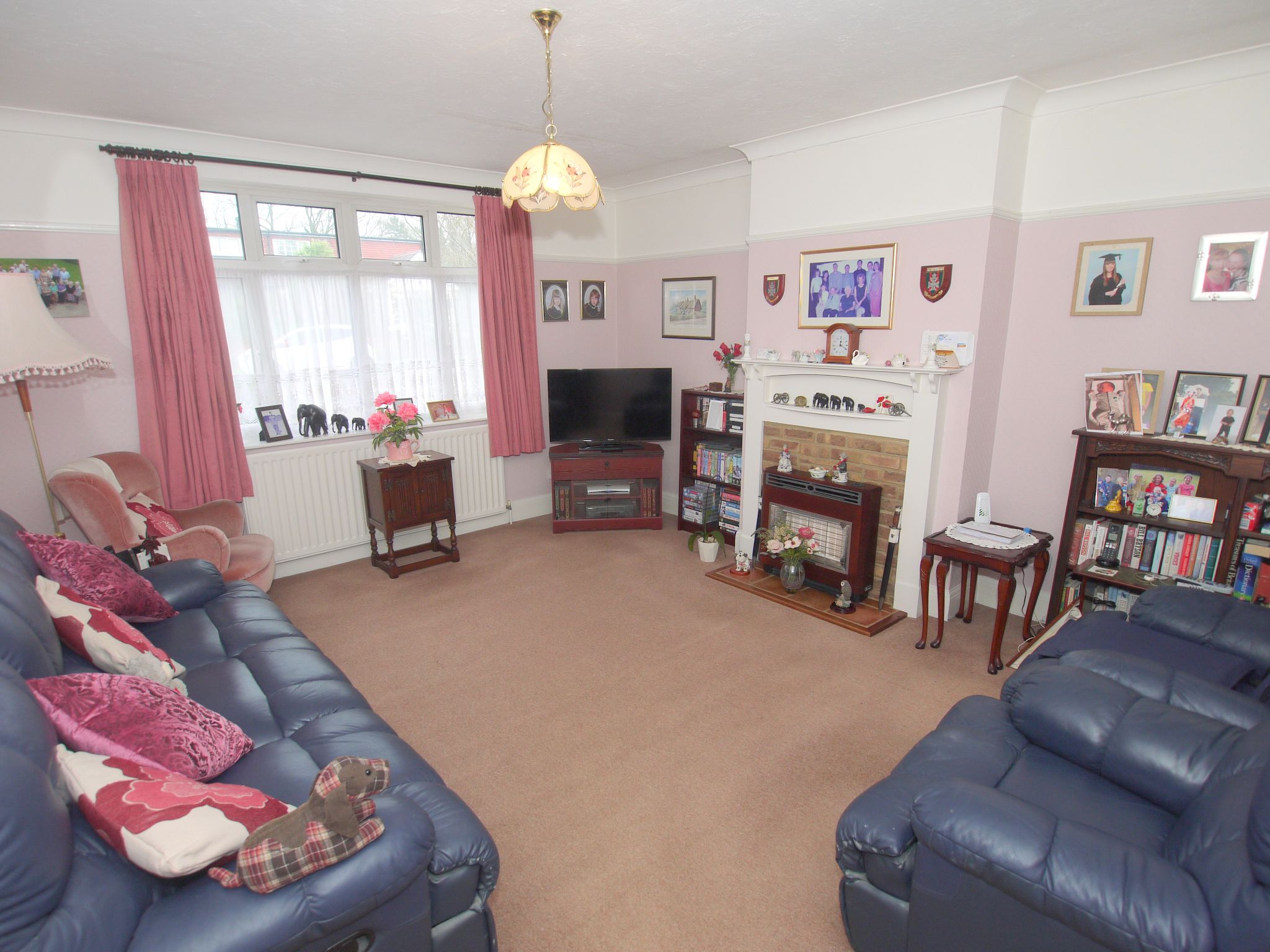 3 bedroom detached bungalow Sold in Sevenoaks - Photograph 2