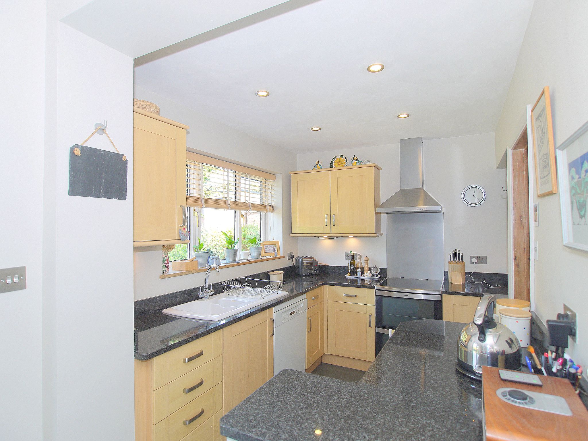 3 bedroom semi-detached house Sold in Sevenoaks - Photograph 9