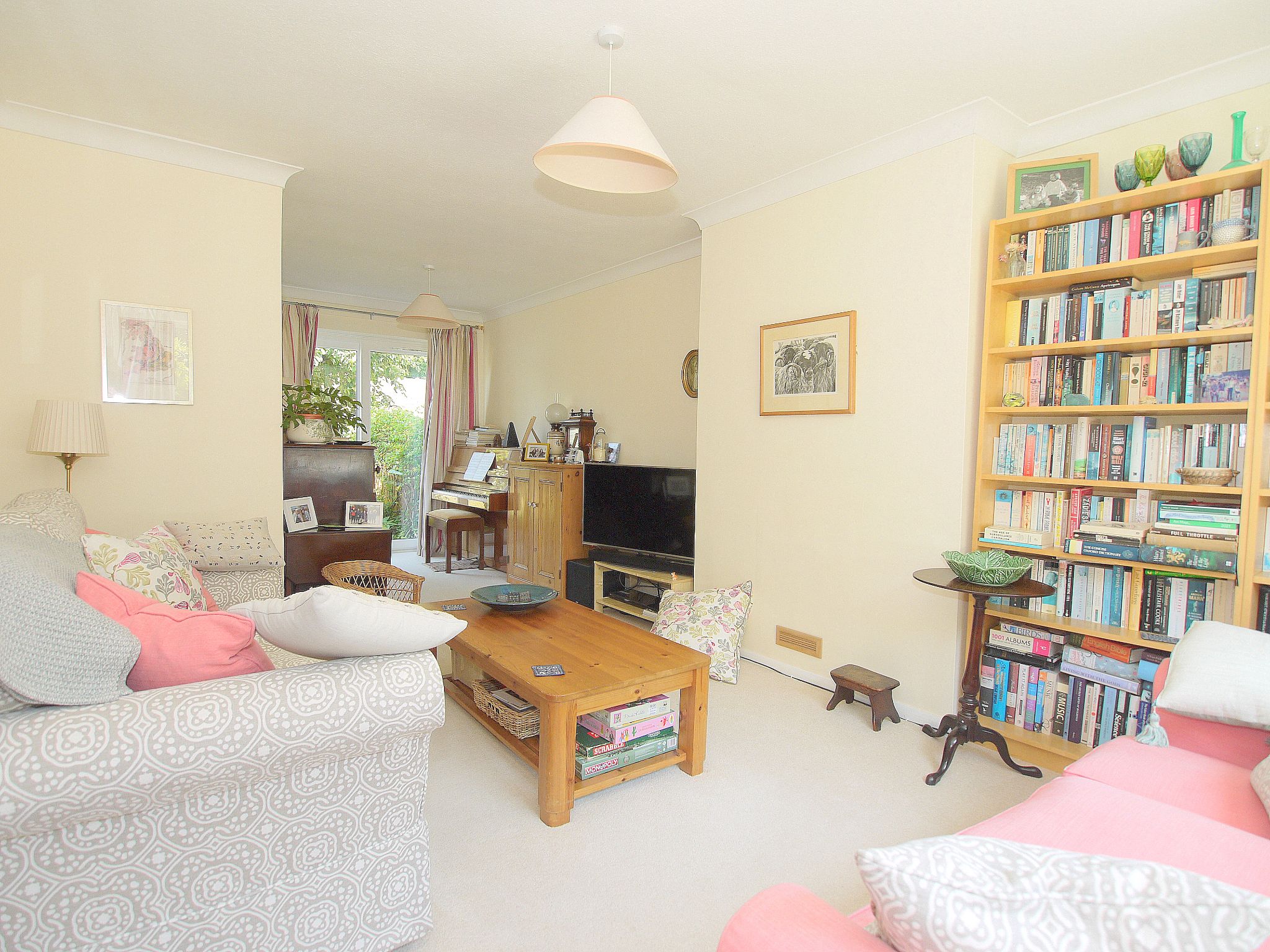 3 bedroom semi-detached house Sold in Sevenoaks - Photograph 2