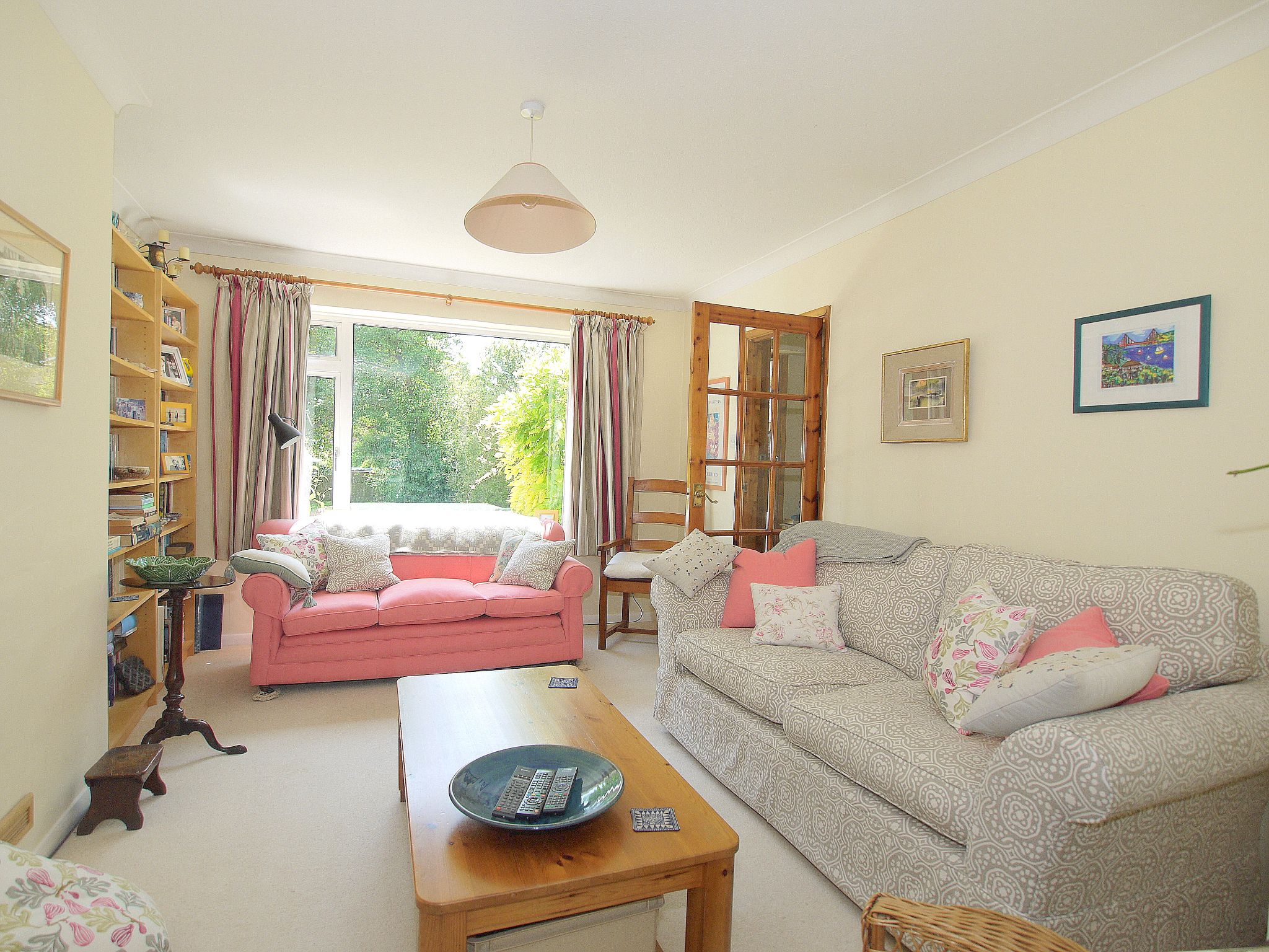 3 bedroom semi-detached house Sold in Sevenoaks - Photograph 1
