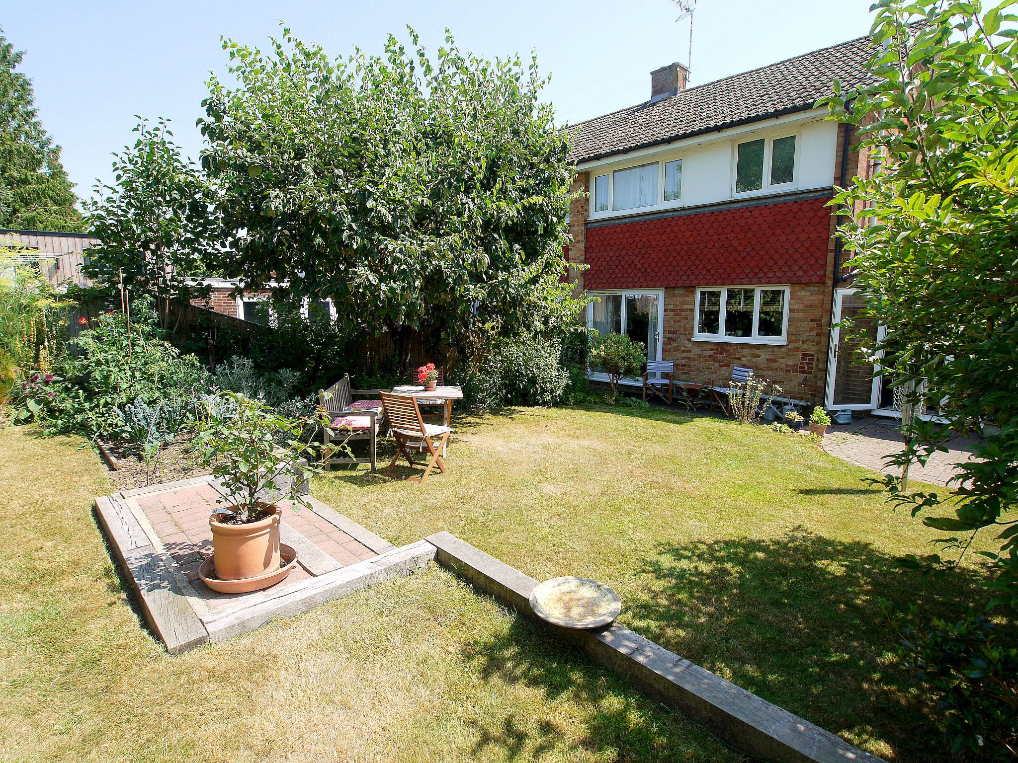 3 bedroom semi-detached house Sold in Sevenoaks - Photograph 6