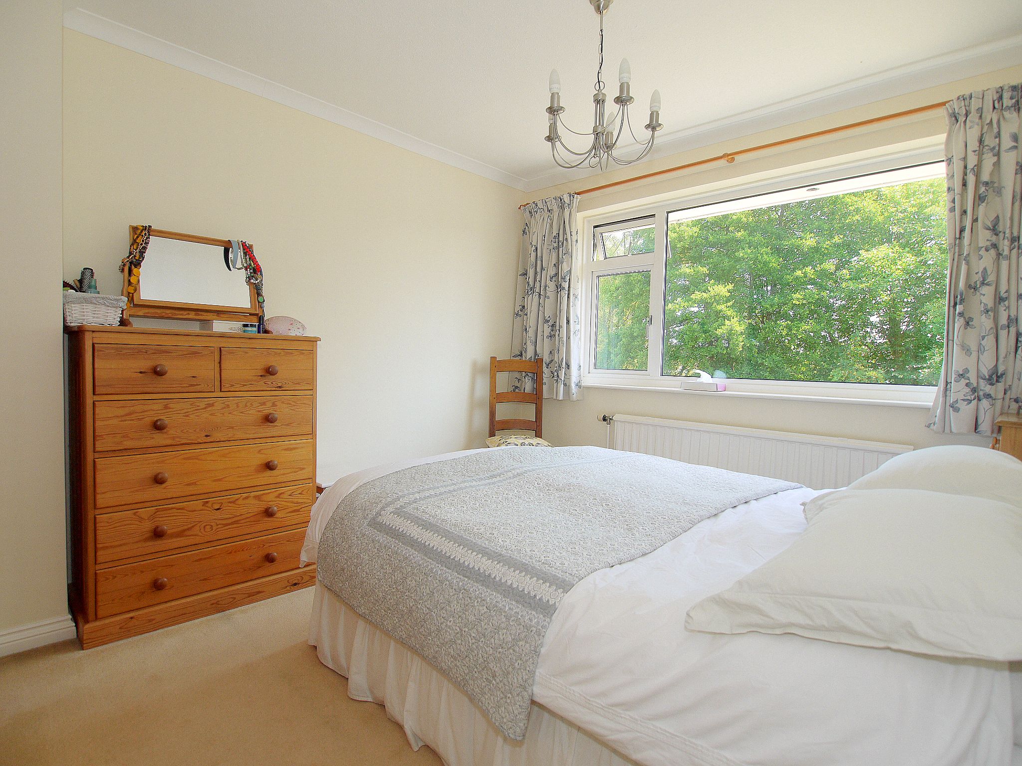 3 bedroom semi-detached house Sold in Sevenoaks - Photograph 13