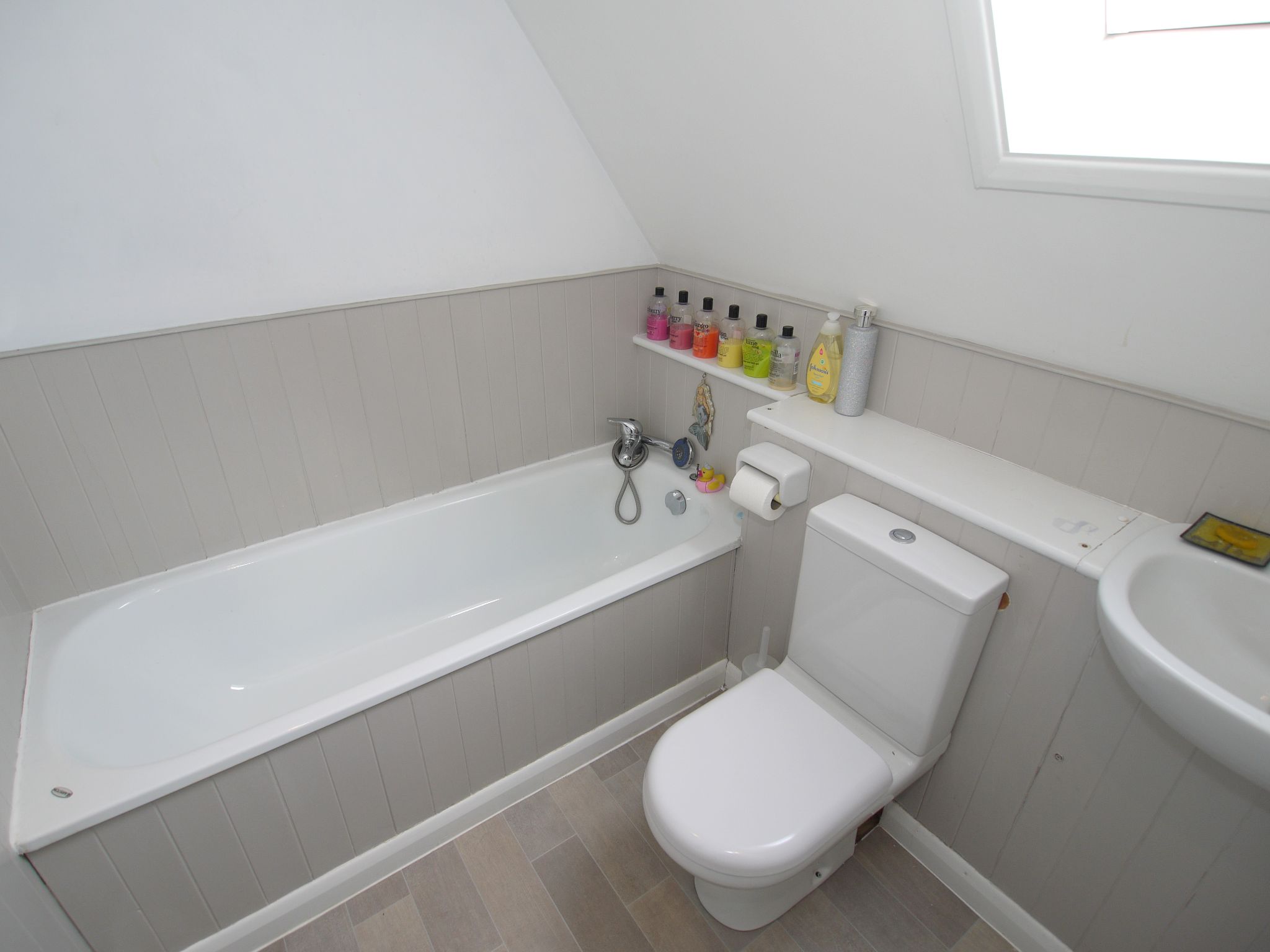 3 bedroom detached house Sold in Sevenoaks - Photograph 13