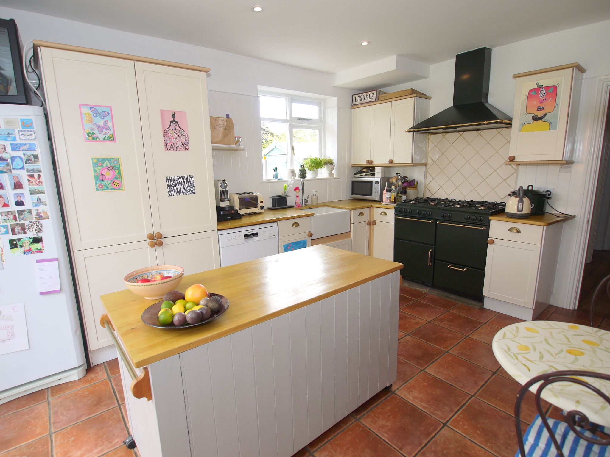 3 bedroom detached house Sold in Sevenoaks - Photograph 4