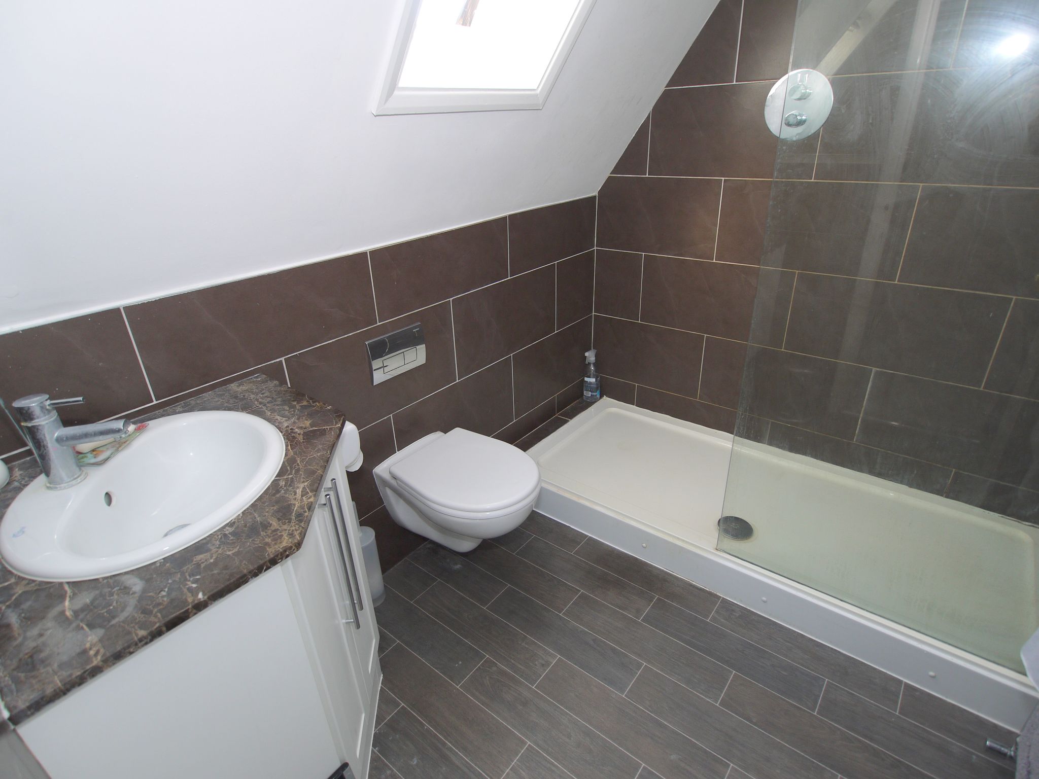 3 bedroom detached house Sold in Sevenoaks - Photograph 12