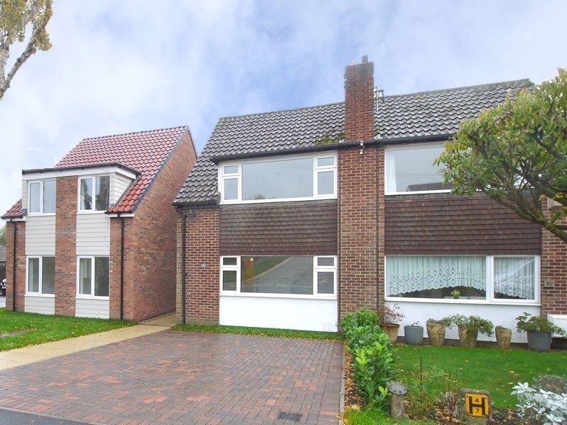 3 bedroom semi-detached house Sale Agreed in Sevenoaks - Photograph 1
