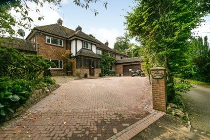 5 bedroom detached house For Sale in Sevenoaks - Photograph 1