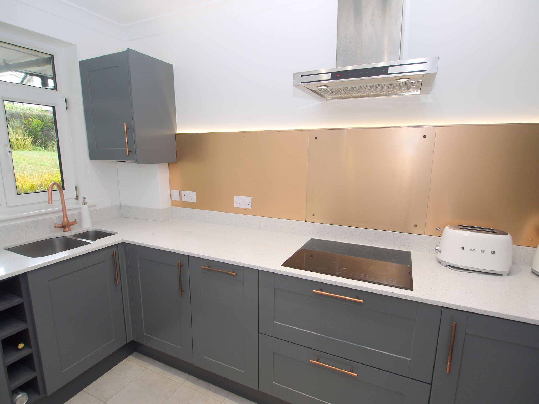 2 bedroom apartment For Sale in Sevenoaks - Photograph 1