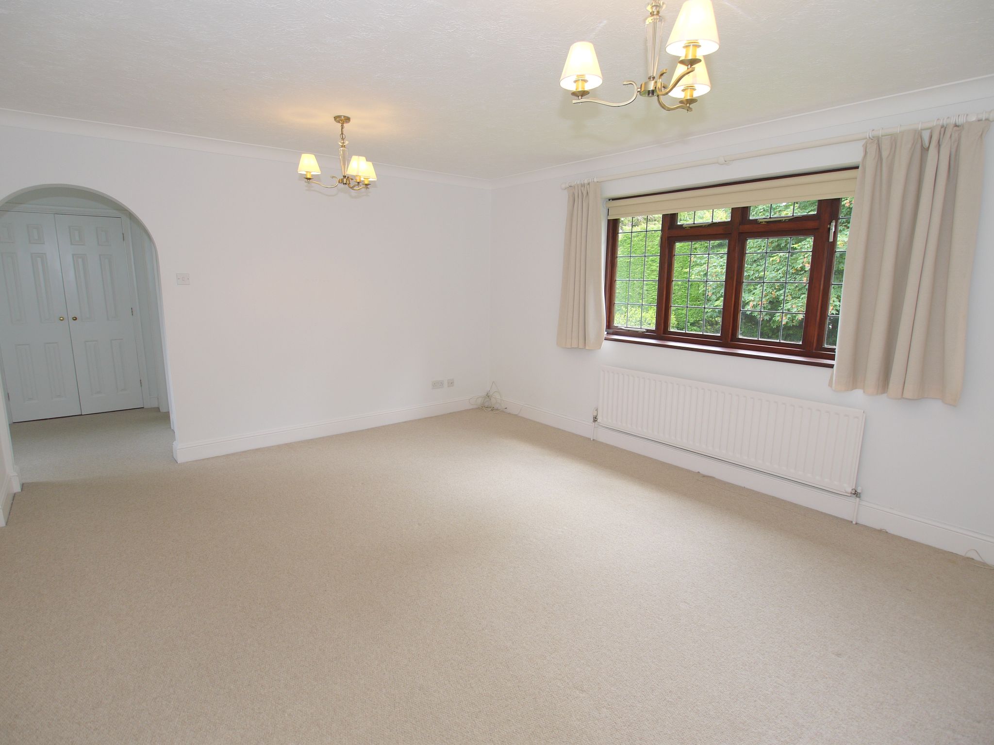 5 bedroom detached house Sold in Sevenoaks - Photograph 3