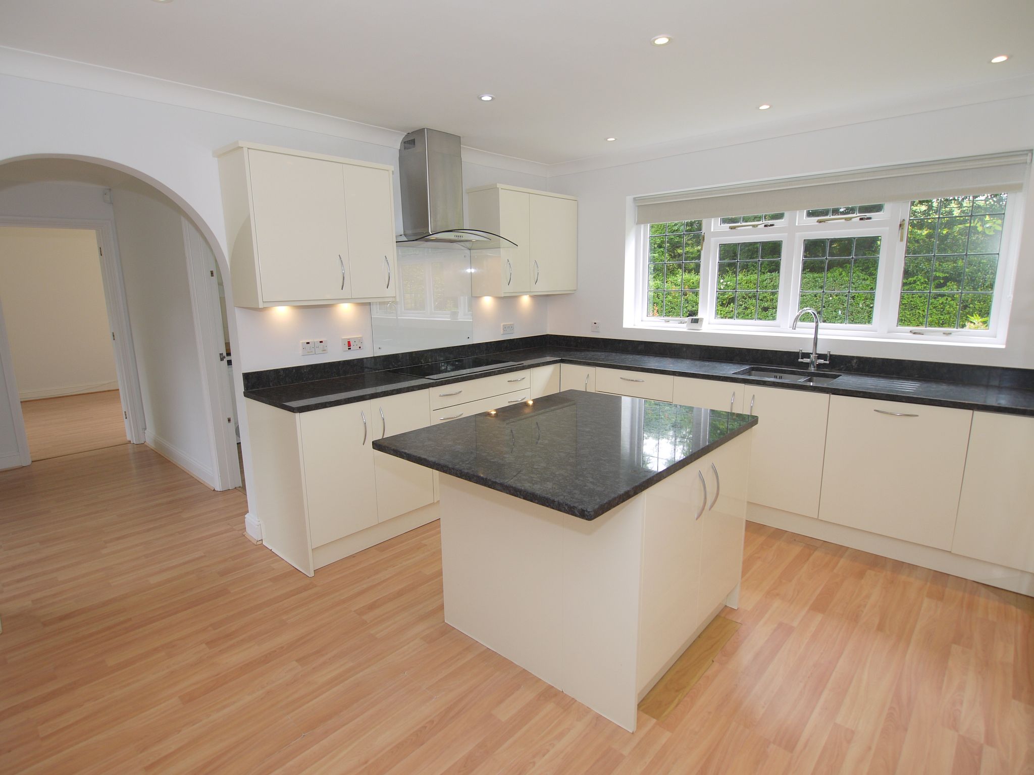 5 bedroom detached house Sold in Sevenoaks - Photograph 21