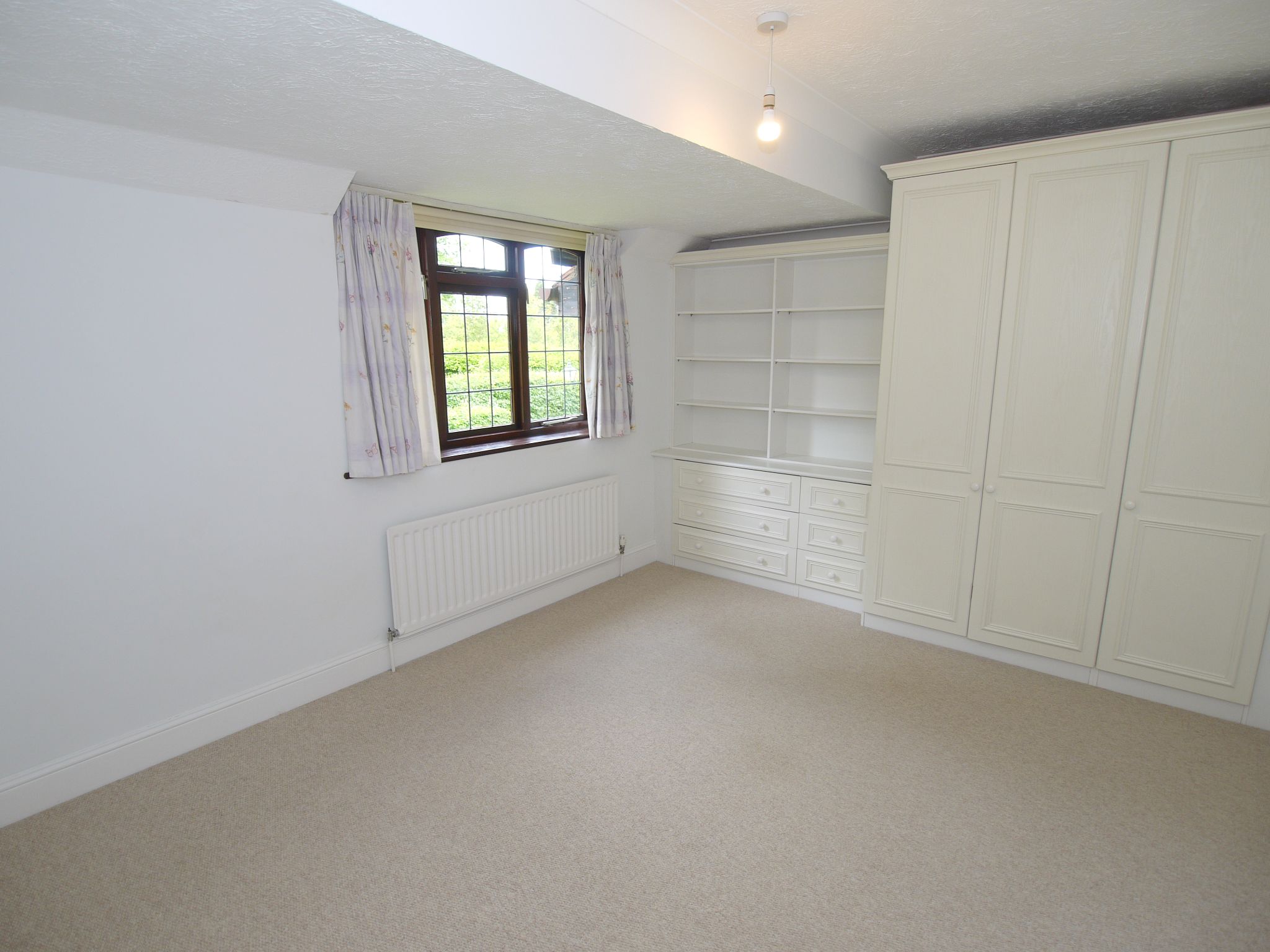 5 bedroom detached house Sold in Sevenoaks - Photograph 2