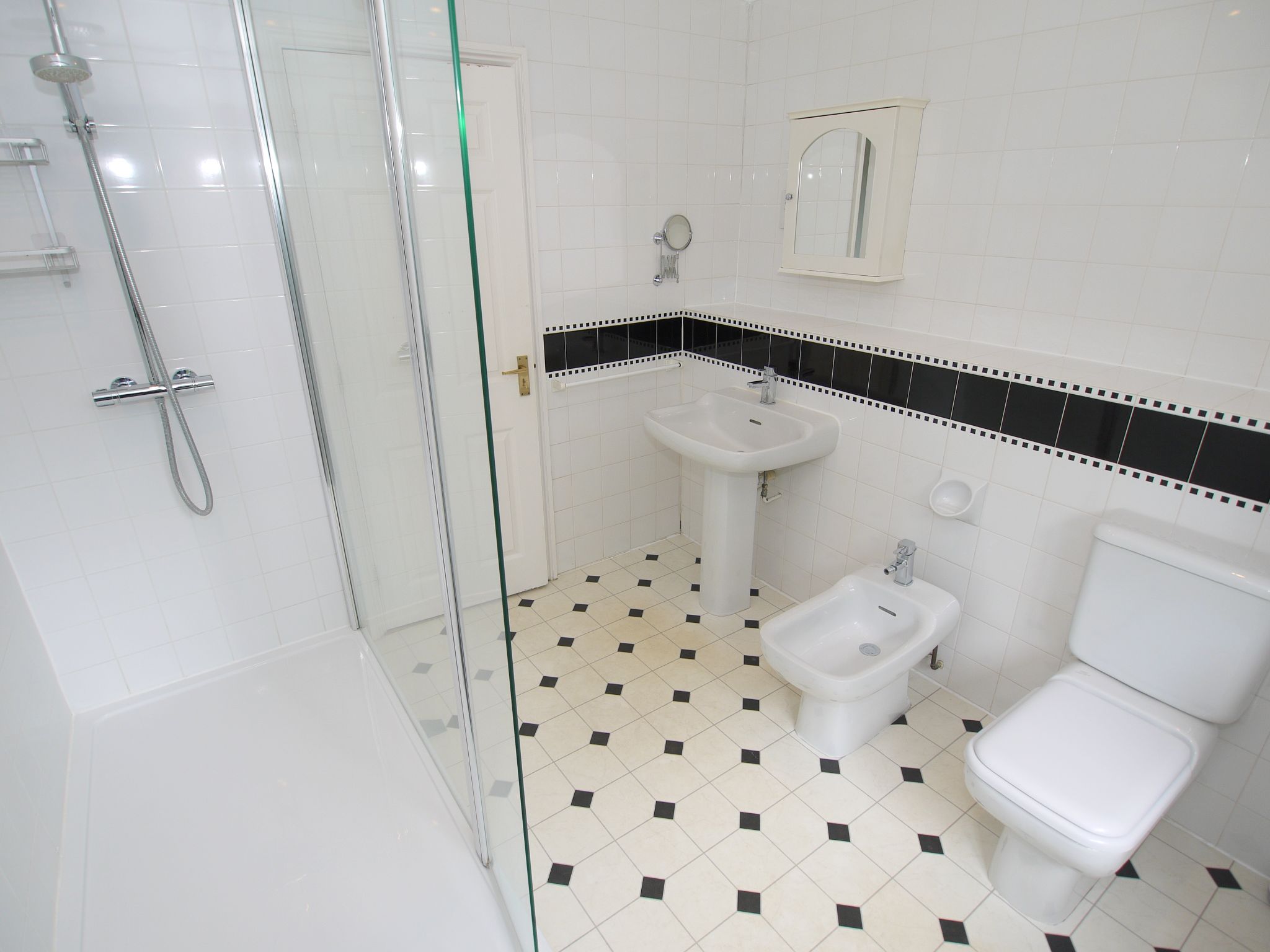 5 bedroom detached house Sold in Sevenoaks - Photograph 5