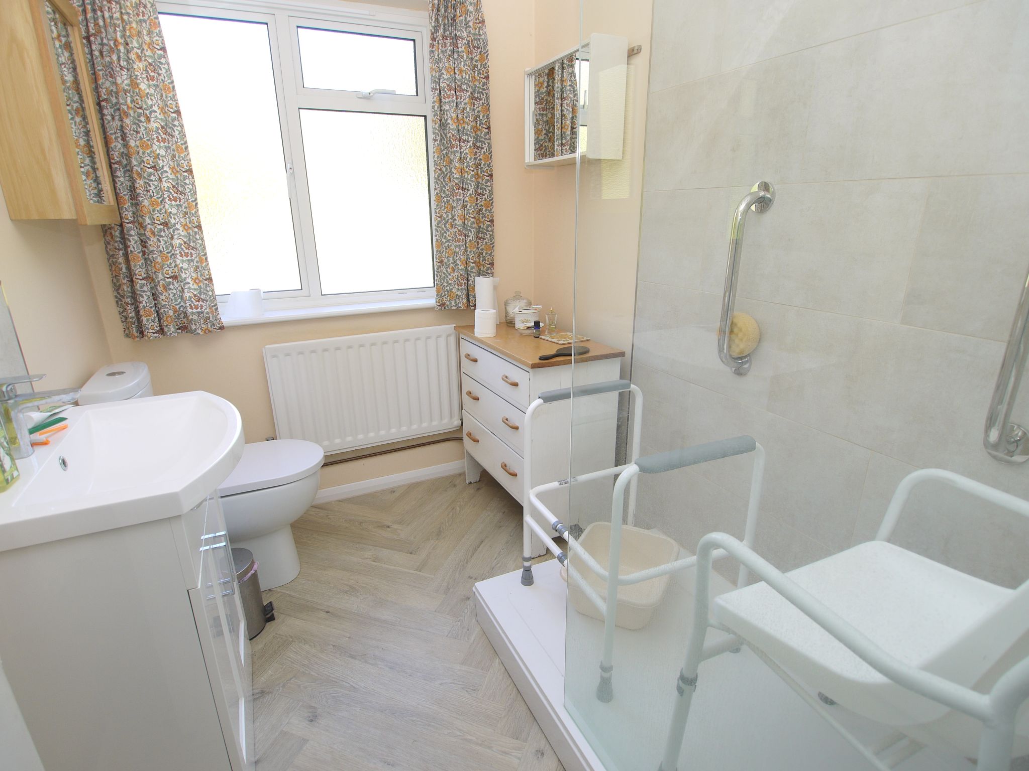 5 bedroom detached house For Sale in Sevenoaks - Photograph 8