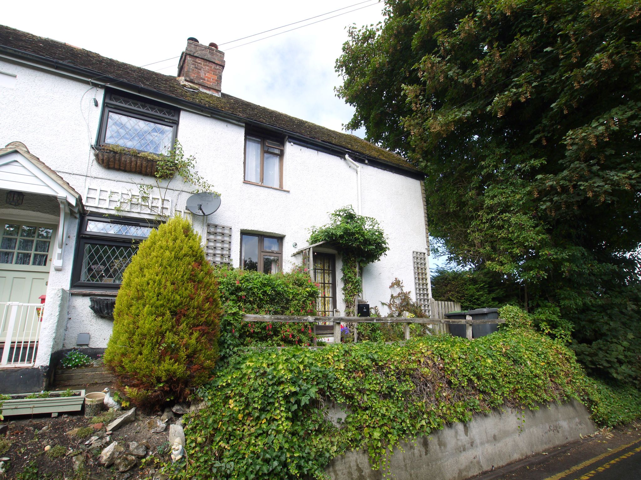 3 bedroom end terraced house For Sale in Stansted - Photograph 3