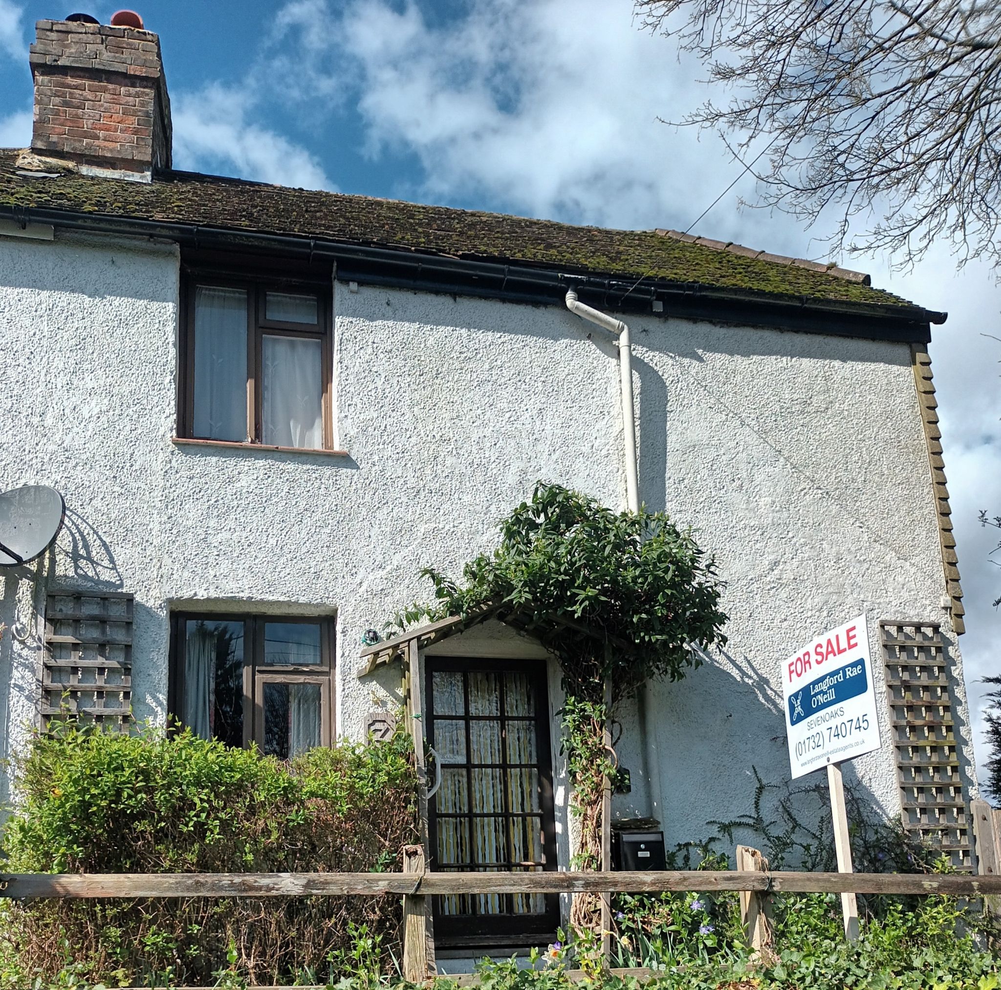 3 bedroom end terraced house For Sale in Stansted - Photograph 1
