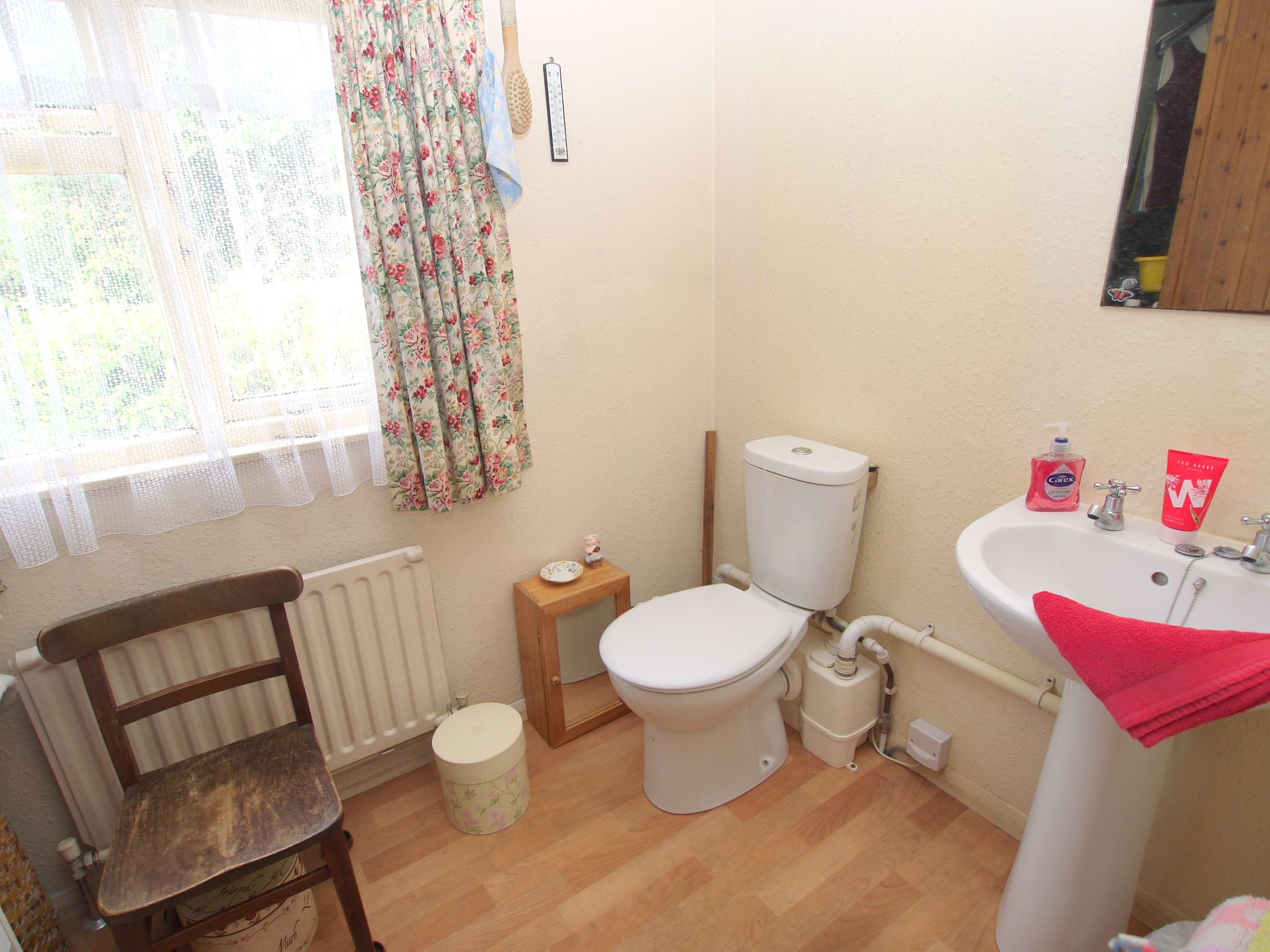 3 bedroom end terraced house For Sale in Stansted - Photograph 4