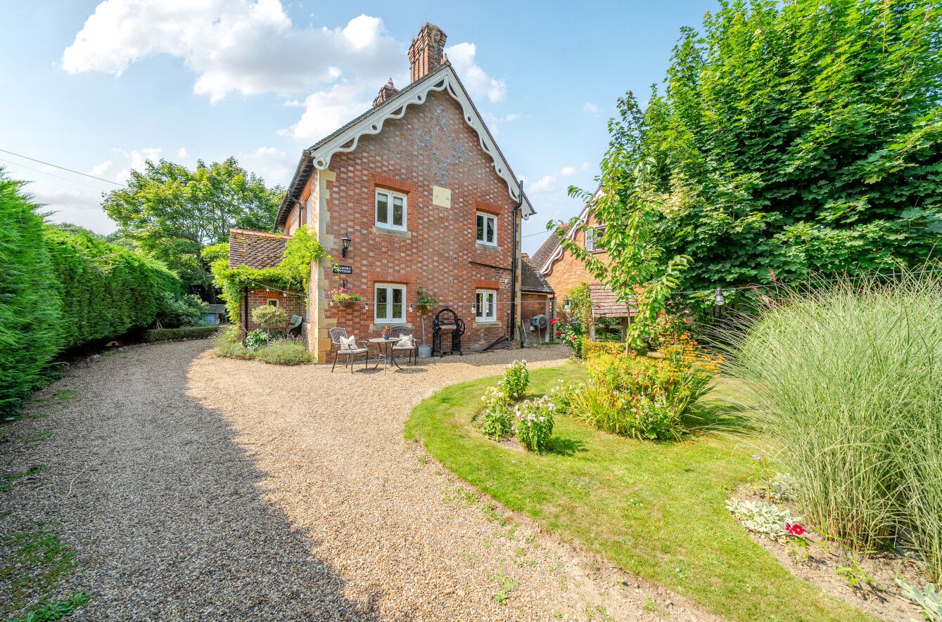 3 bedroom detached house For Sale in Leigh - Photograph 12
