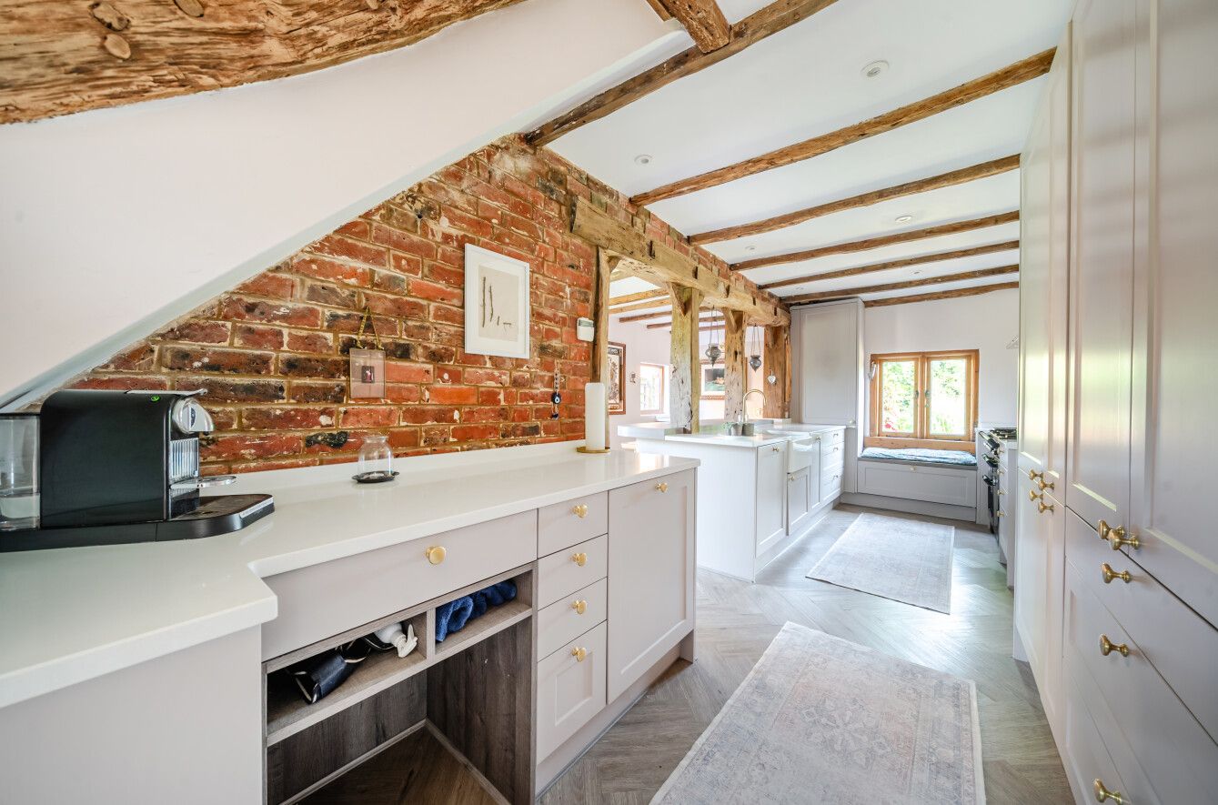 3 bedroom detached house For Sale in Leigh - Photograph 9