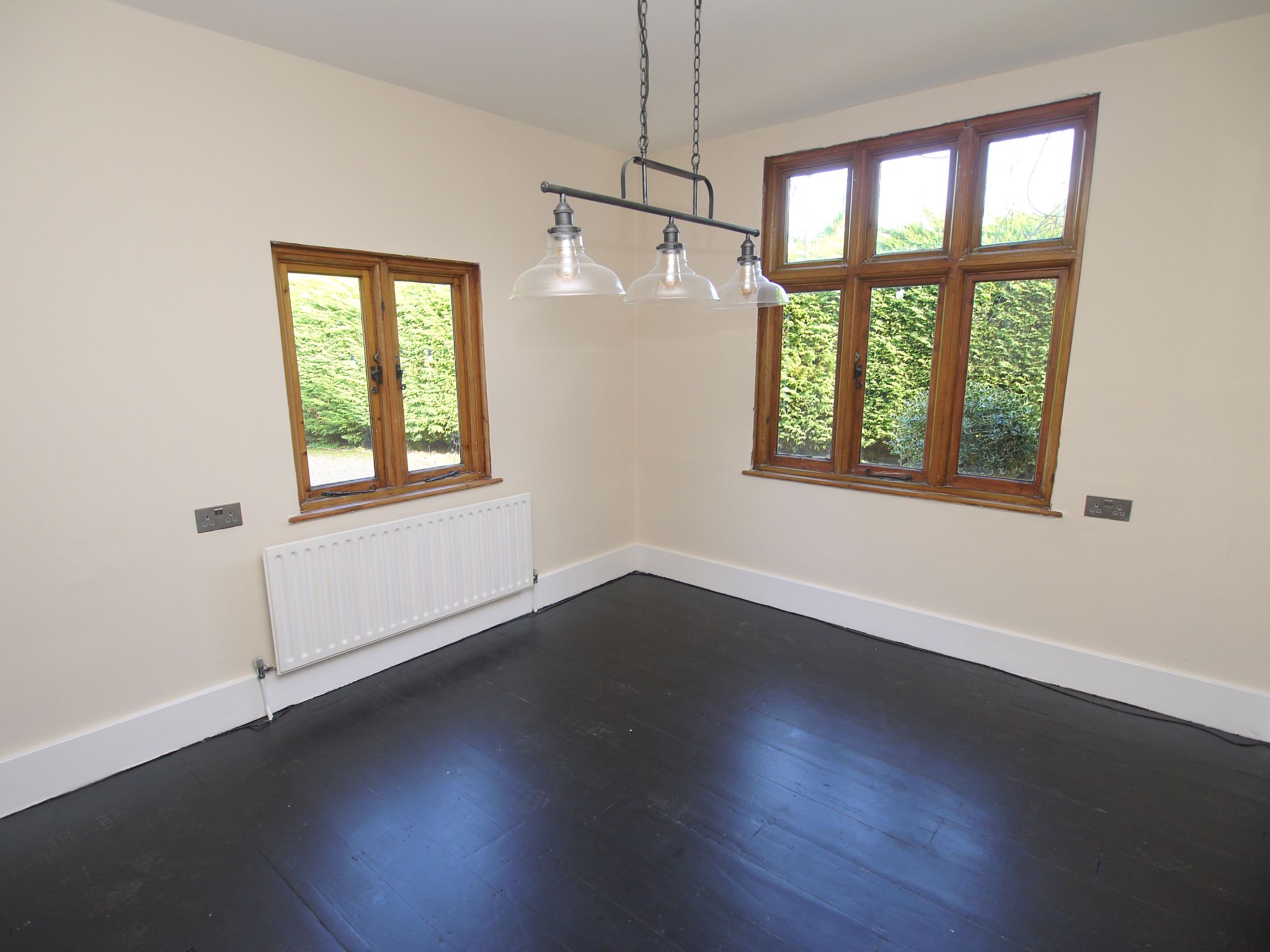 3 bedroom detached house For Sale in Leigh - Photograph 7