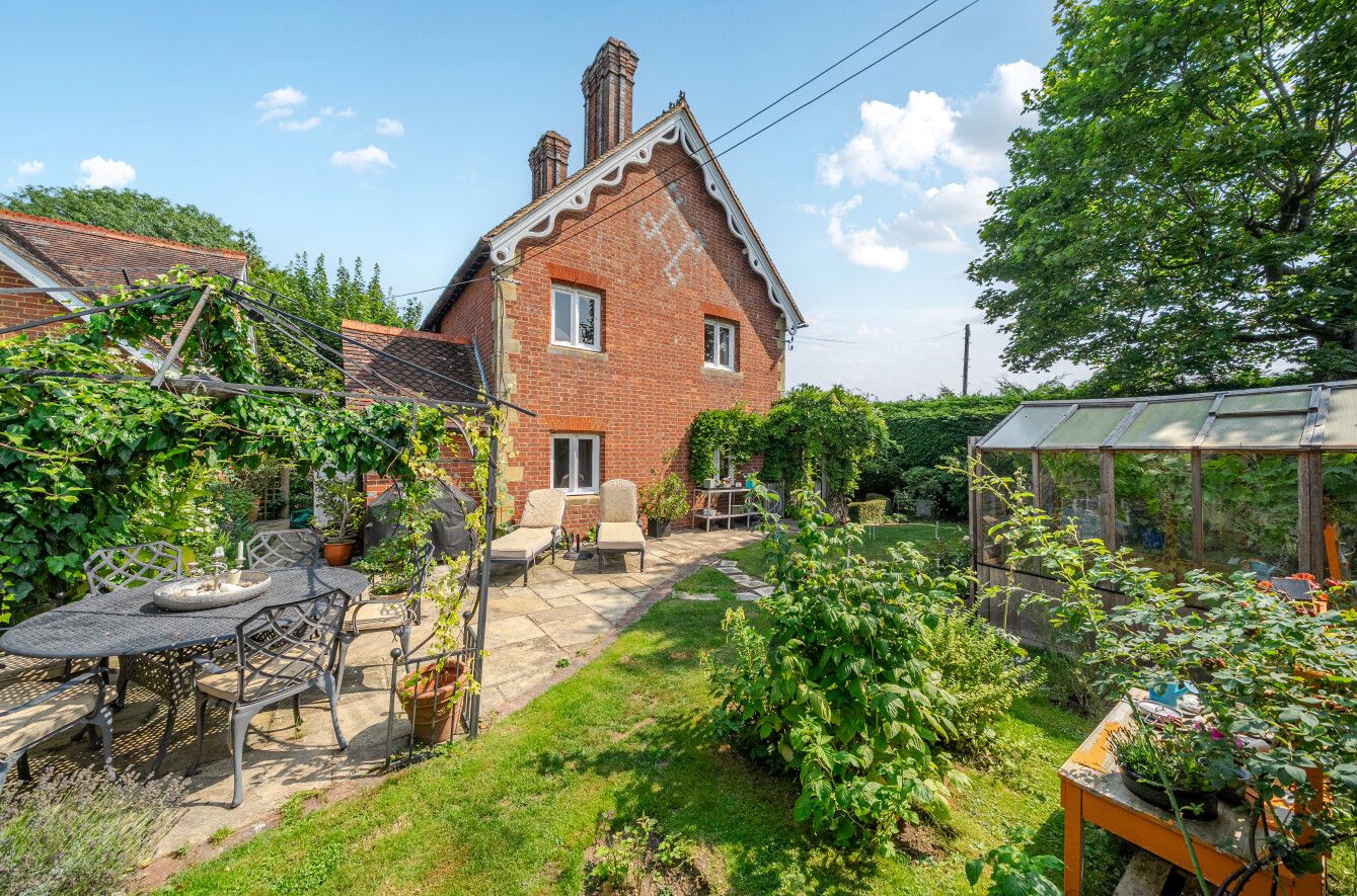 3 bedroom detached house For Sale in Leigh - Photograph 1