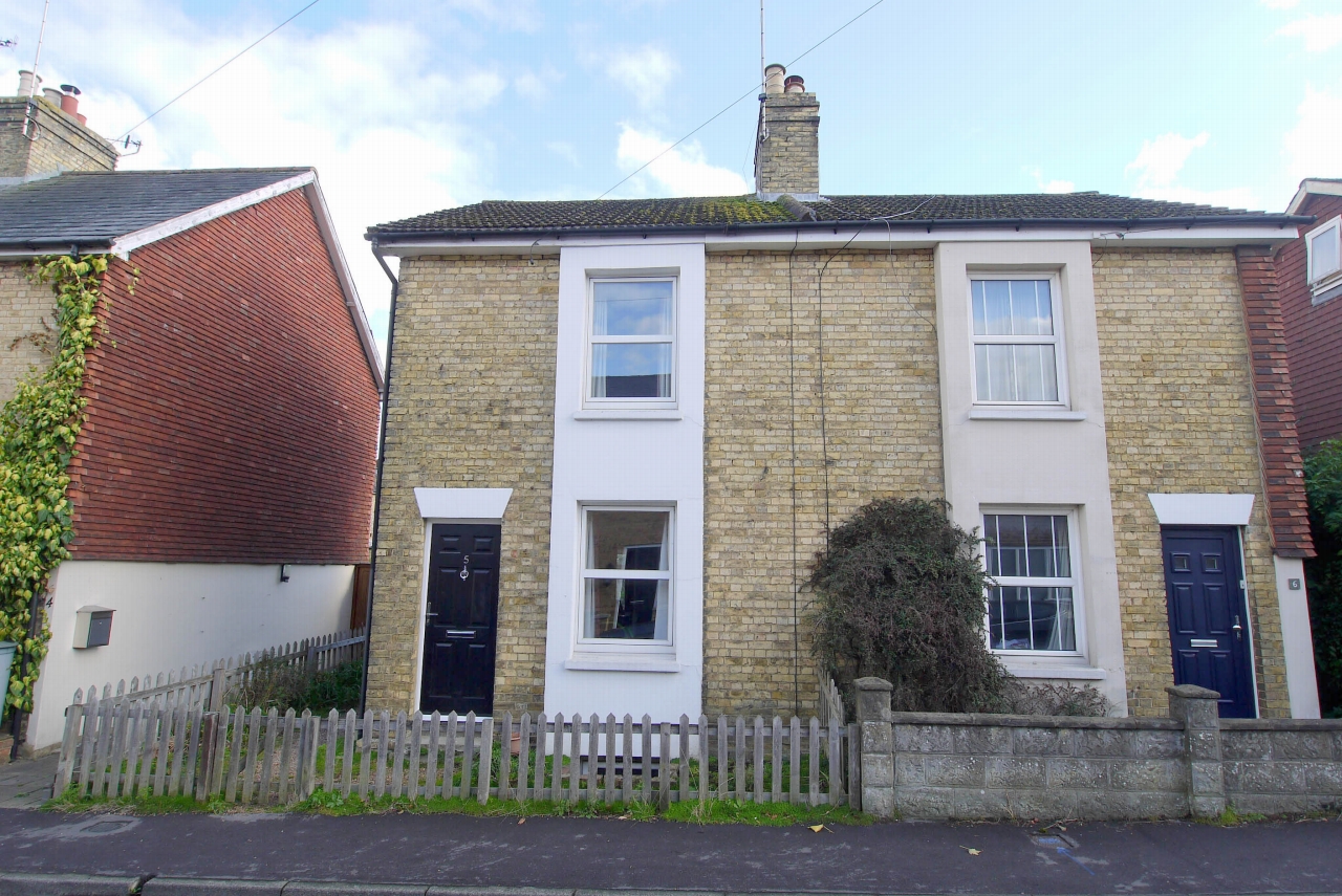 2 bedroom semi-detached house Sale Agreed in Sevenoaks - Photograph 1