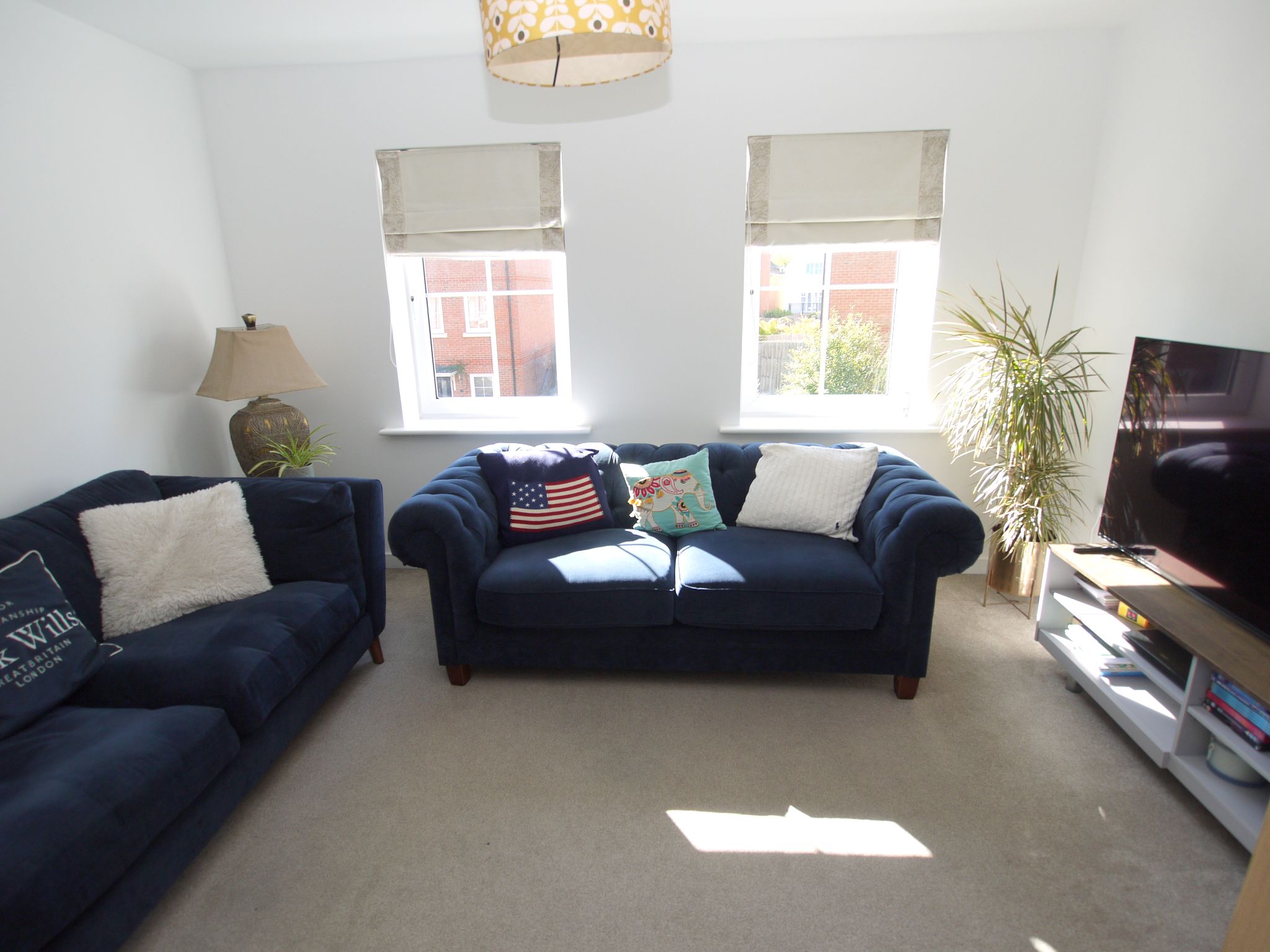 4 bedroom mid terraced house For Sale in Dunton Green - Photograph 4
