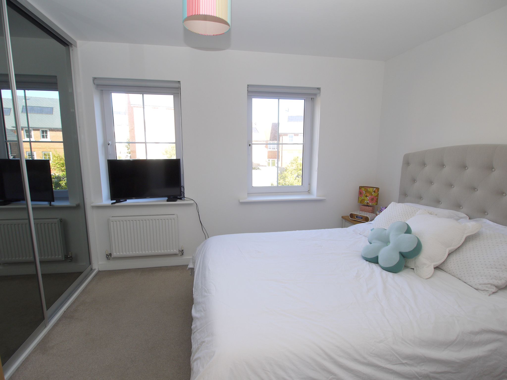 4 bedroom mid terraced house For Sale in Dunton Green - Photograph 6