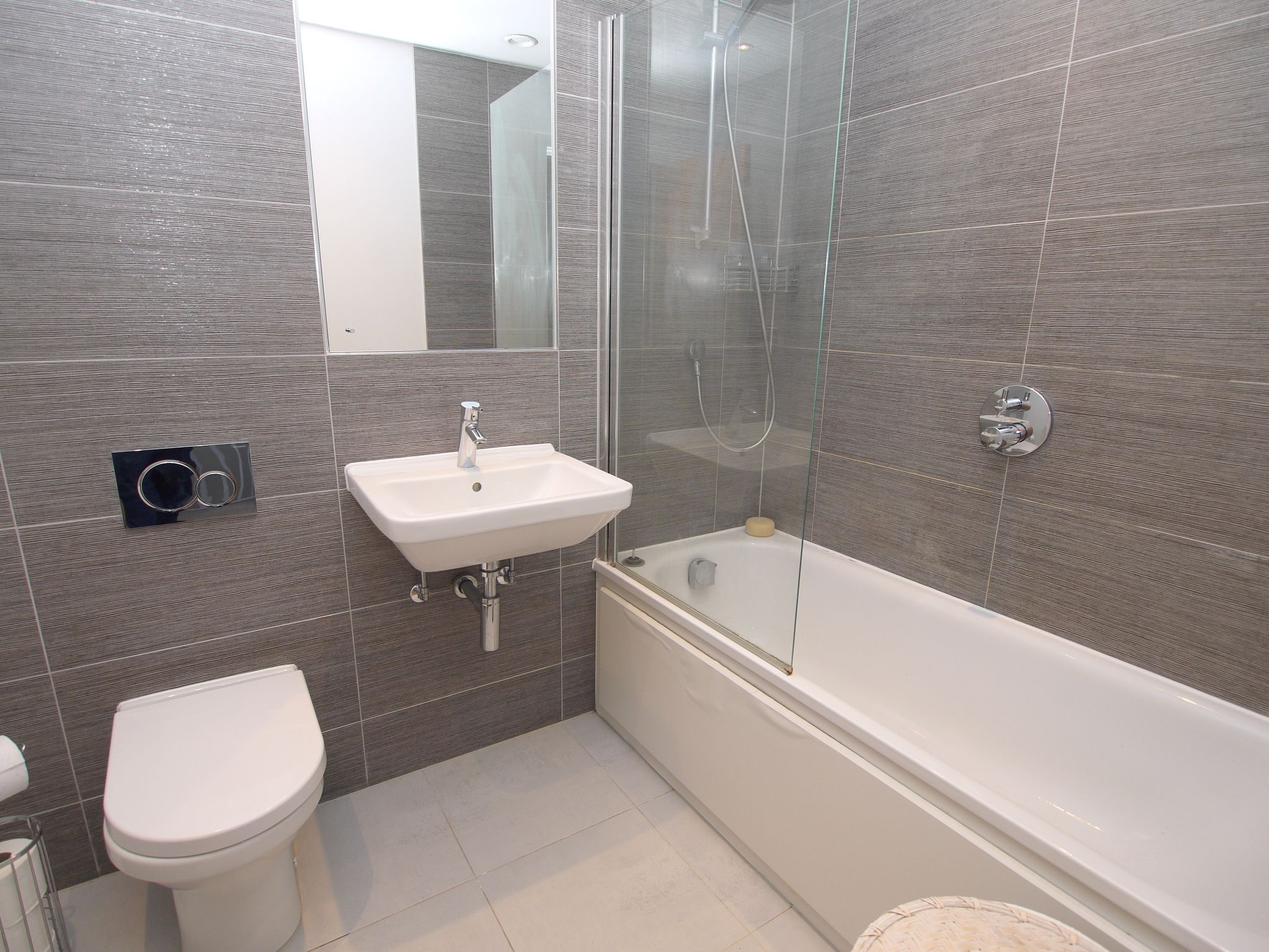 4 bedroom mid terraced house For Sale in Dunton Green - Photograph 10