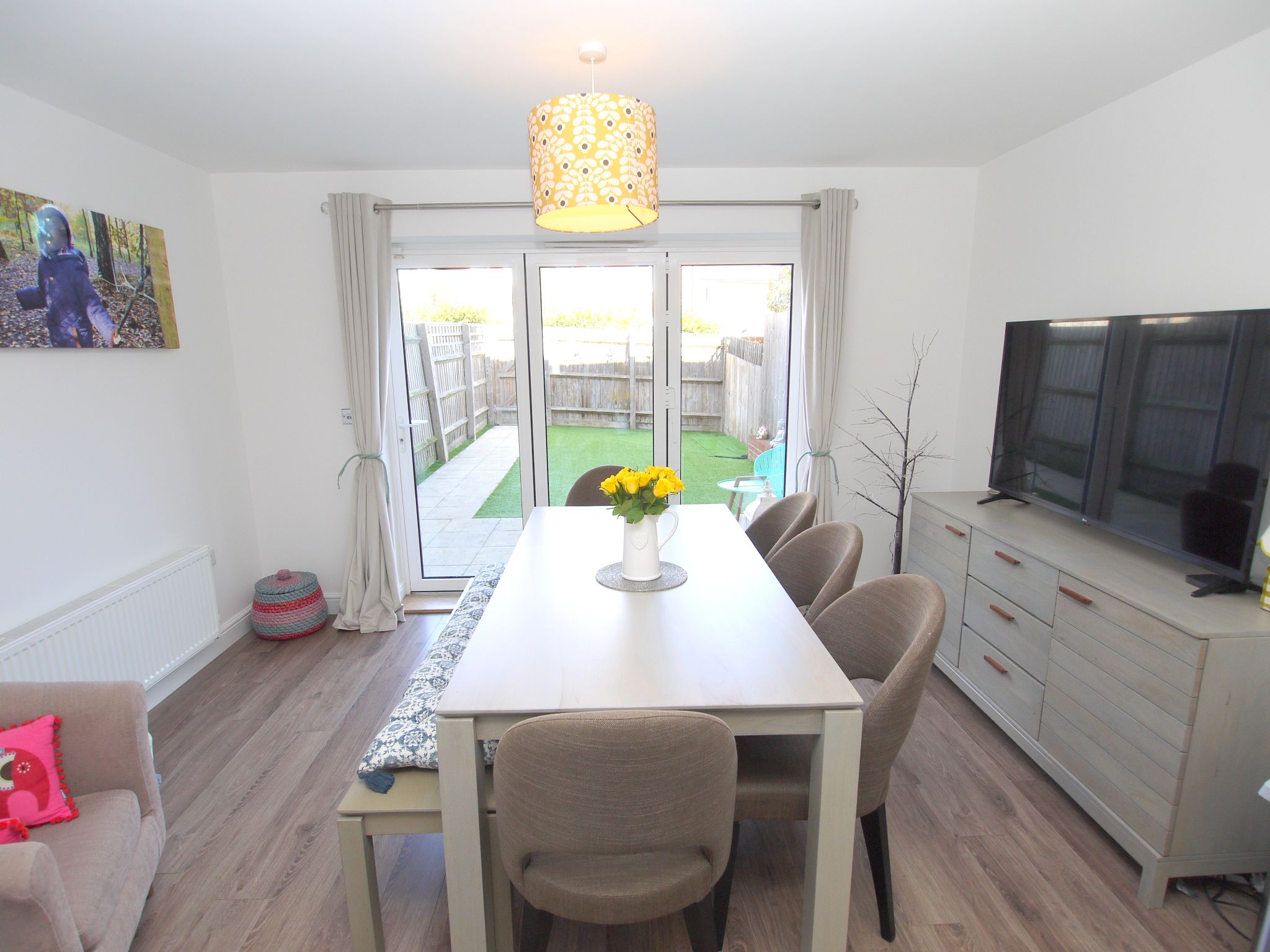 4 bedroom mid terraced house For Sale in Dunton Green - Photograph 3