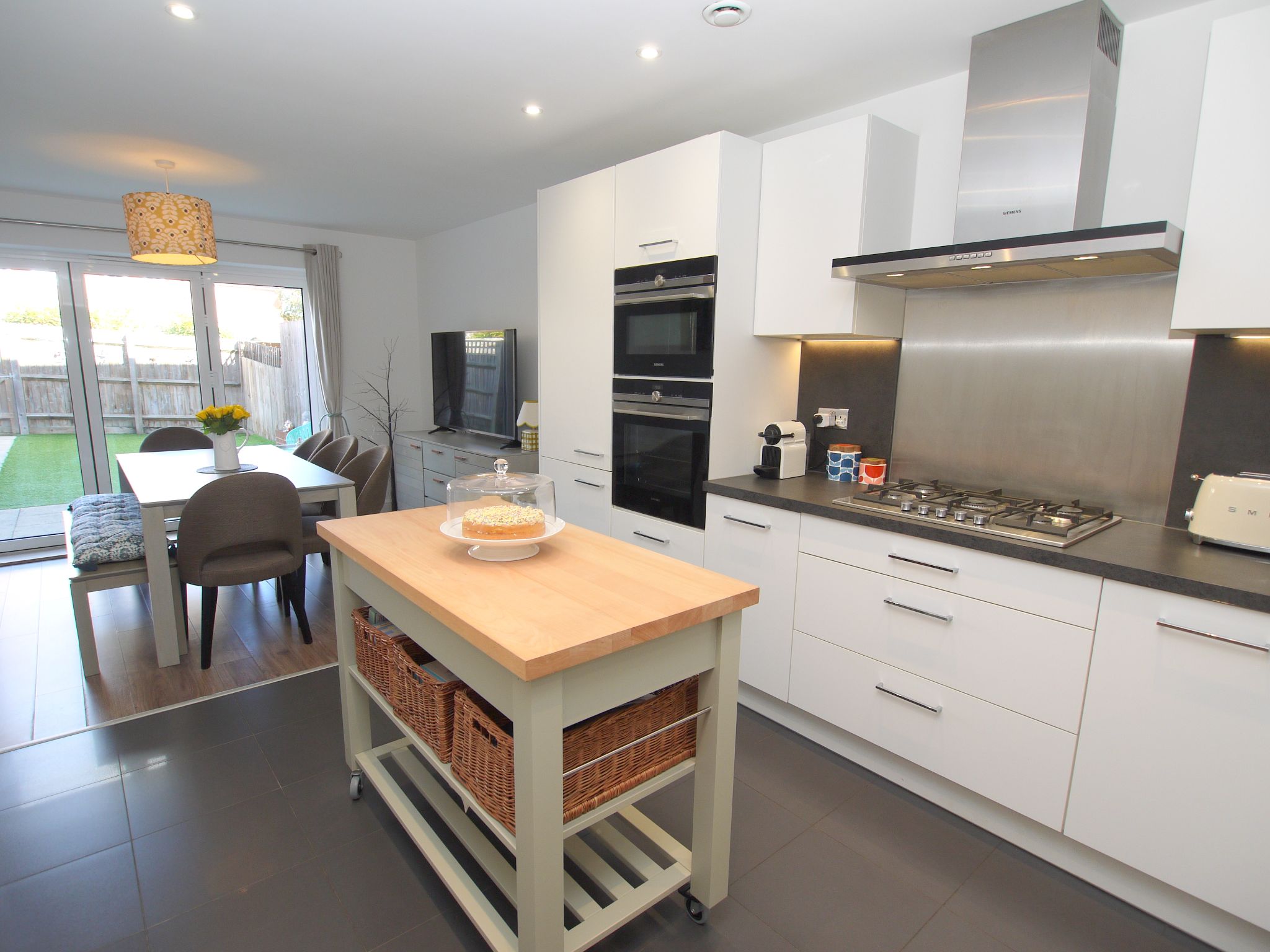 4 bedroom mid terraced house For Sale in Dunton Green - Photograph 2