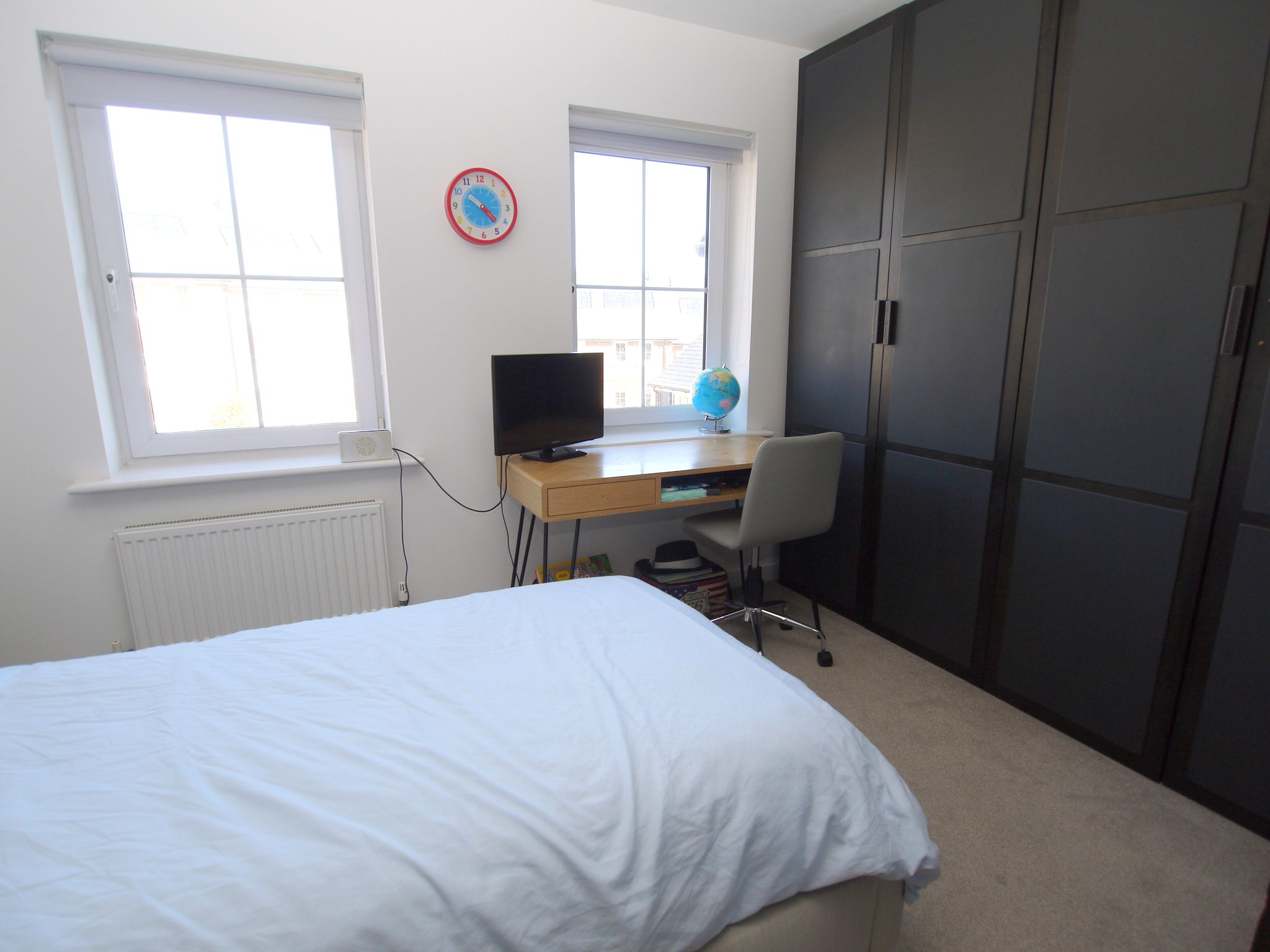 4 bedroom mid terraced house For Sale in Dunton Green - Photograph 8