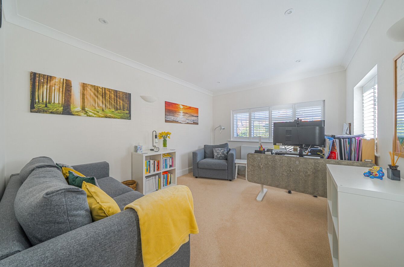 5 bedroom semi-detached house For Sale in Sevenoaks - Photograph 11