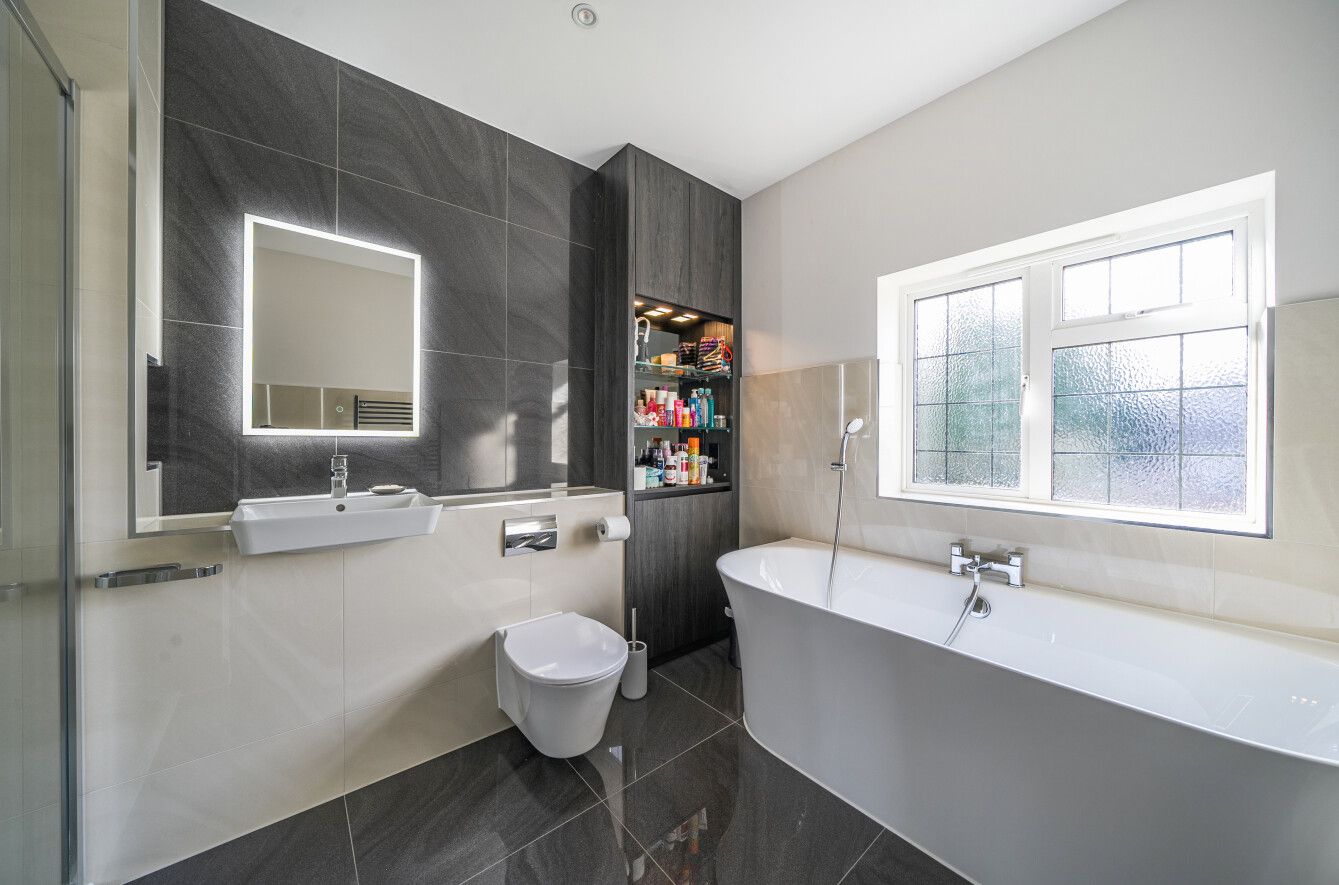 5 bedroom semi-detached house For Sale in Sevenoaks - Photograph 7