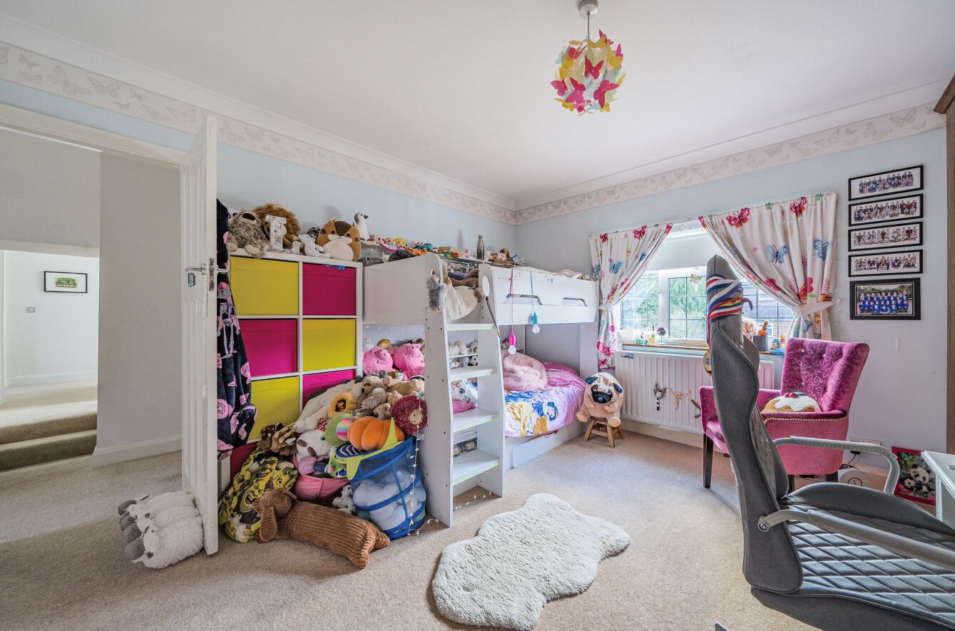 5 bedroom semi-detached house For Sale in Sevenoaks - Photograph 9