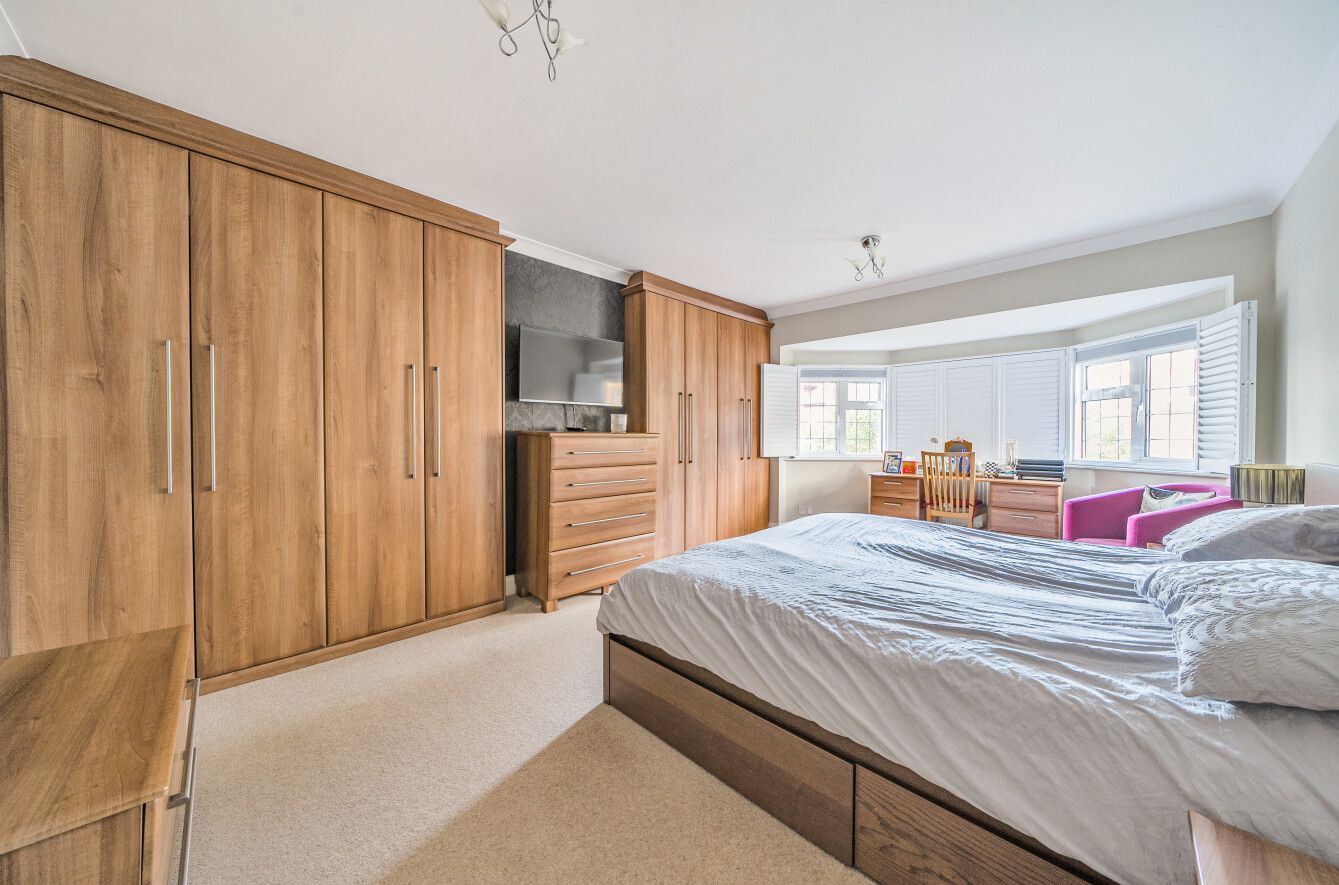 5 bedroom semi-detached house For Sale in Sevenoaks - Photograph 5