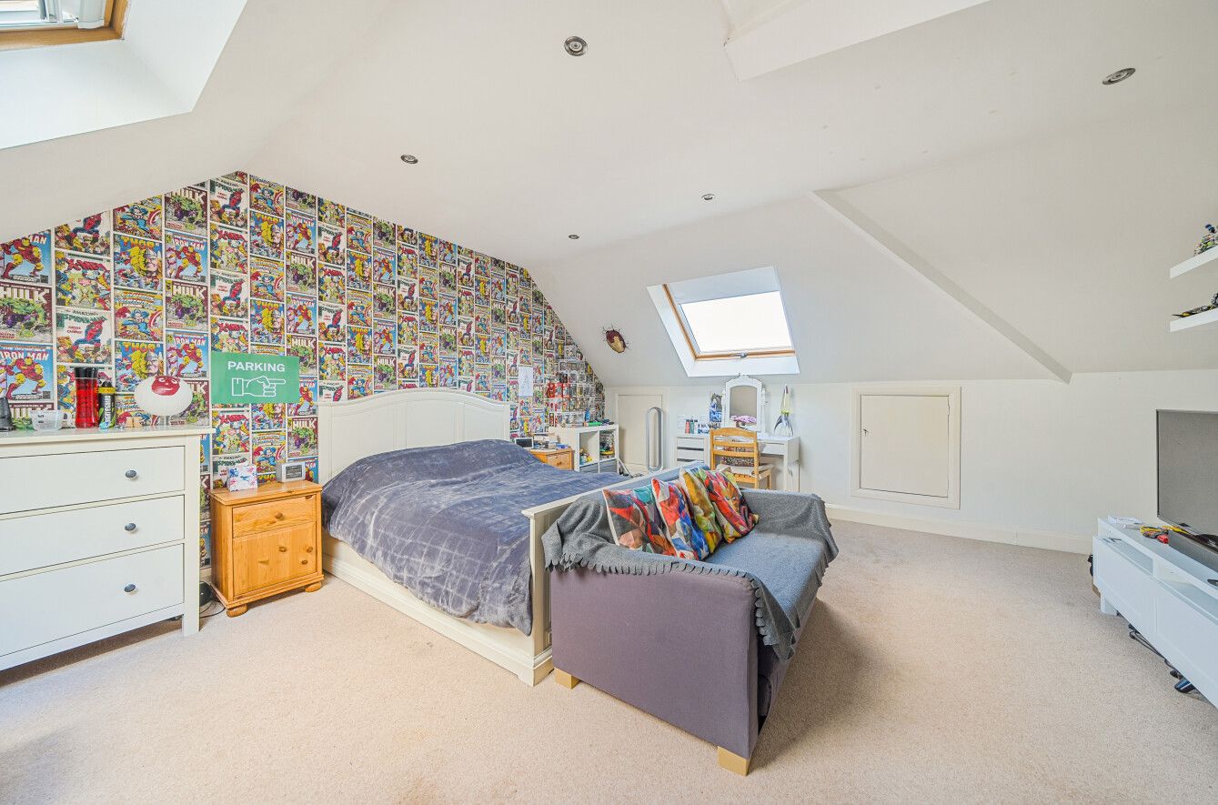 5 bedroom semi-detached house For Sale in Sevenoaks - Photograph 6