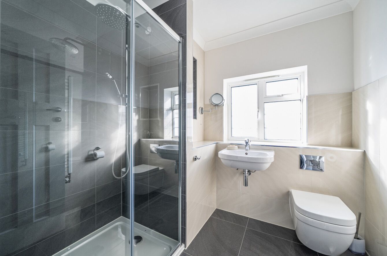5 bedroom semi-detached house For Sale in Sevenoaks - Photograph 10
