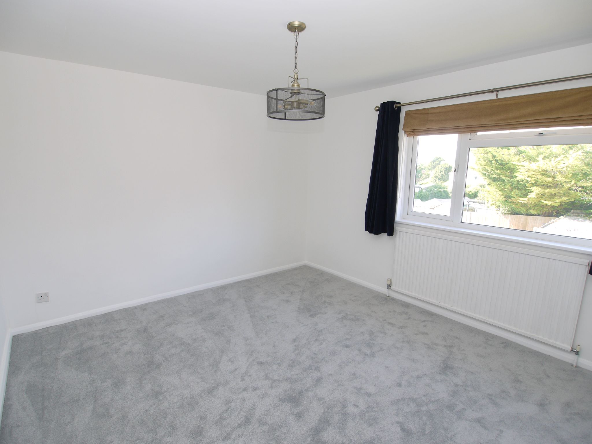 3 bedroom semi-detached house For Sale in Sevenoaks - Photograph 5