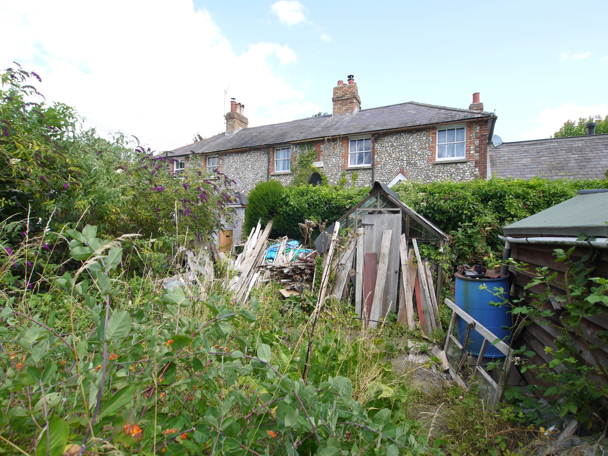 3 bedroom mid terraced house For Sale in Shoreham - Photograph 9