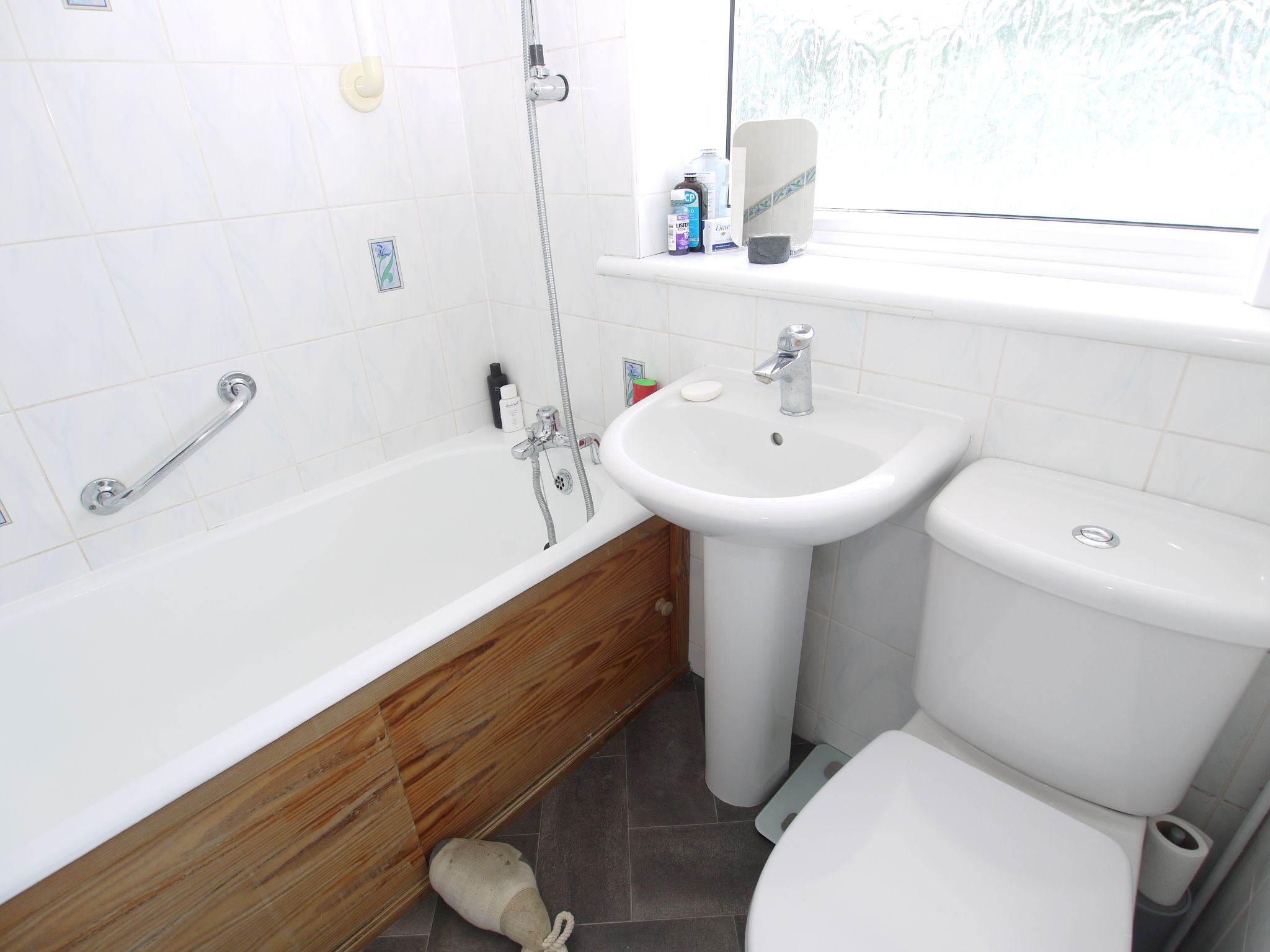 3 bedroom mid terraced house To Let in Sevenoaks - Photograph 5