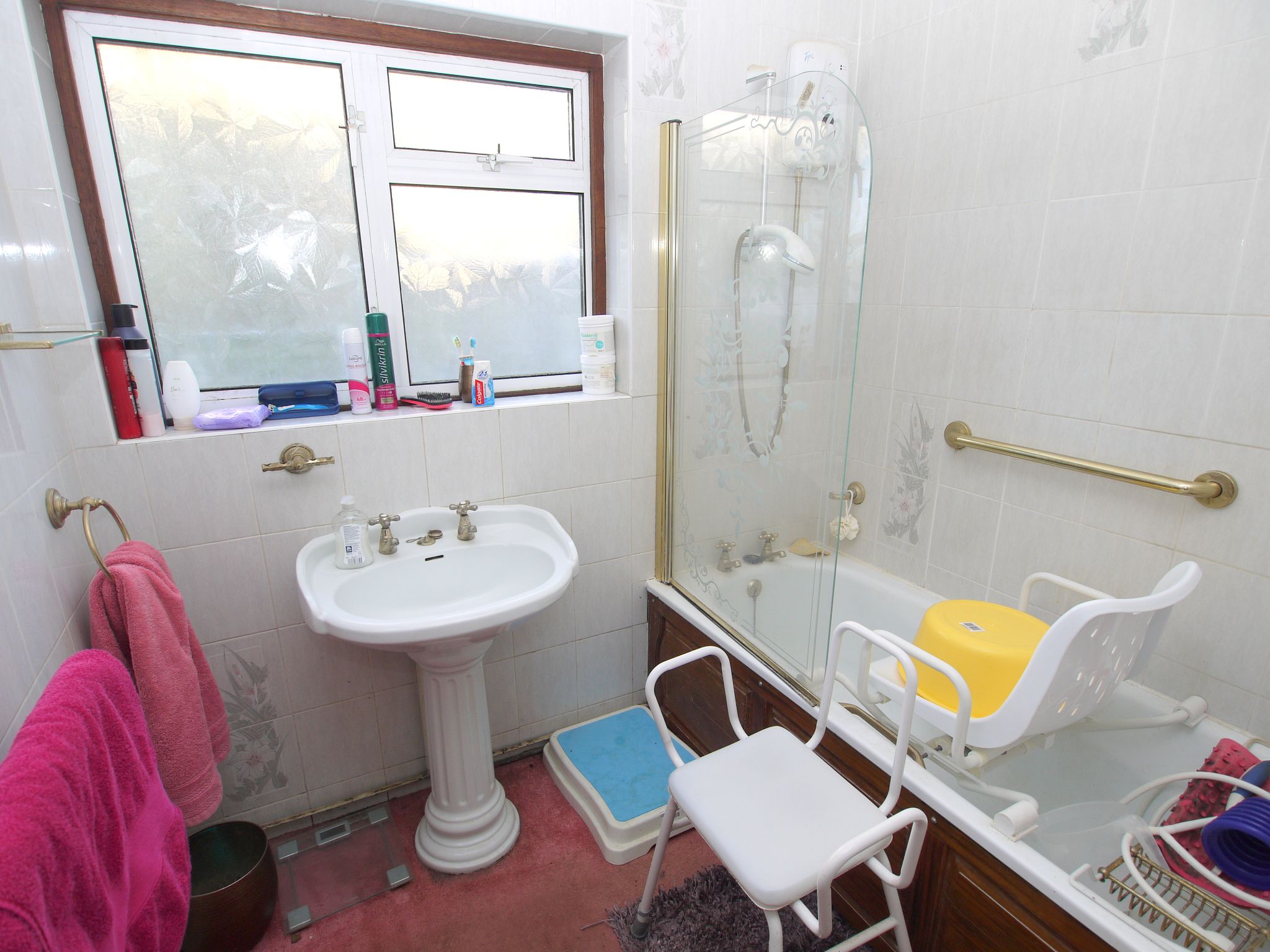 3 bedroom detached bungalow For Sale in Sevenoaks - Photograph 2