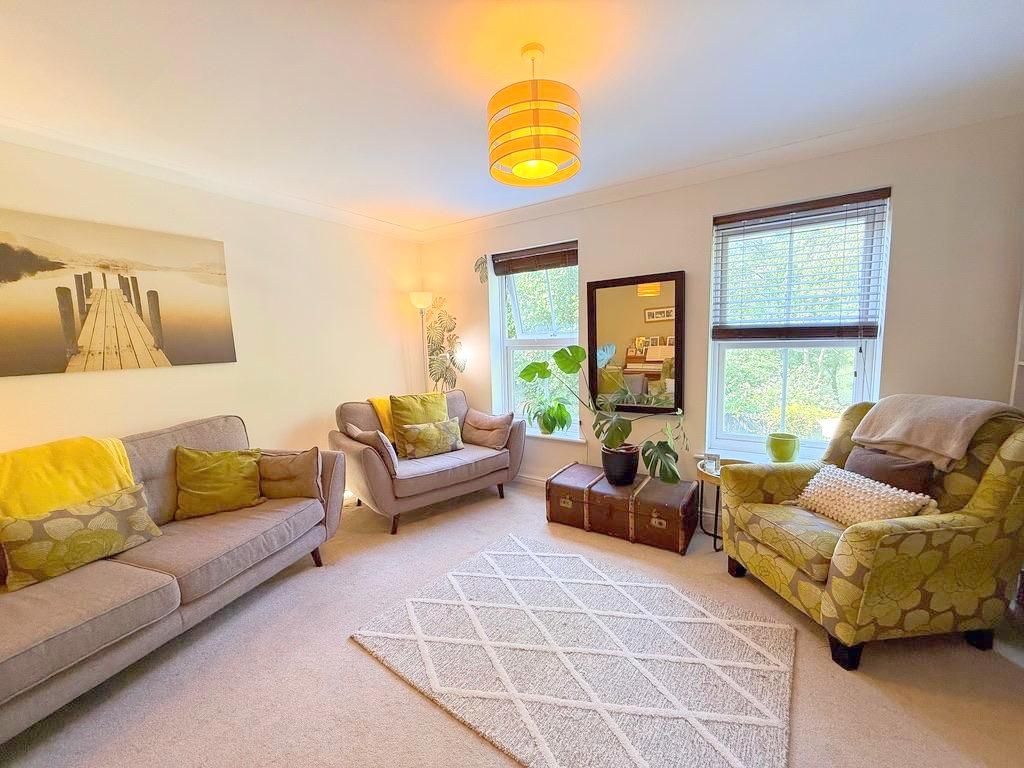 4 bedroom town house For Sale in Sevenoaks - Photograph 3