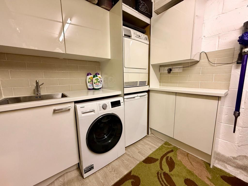 4 bedroom town house For Sale in Sevenoaks - Photograph 15