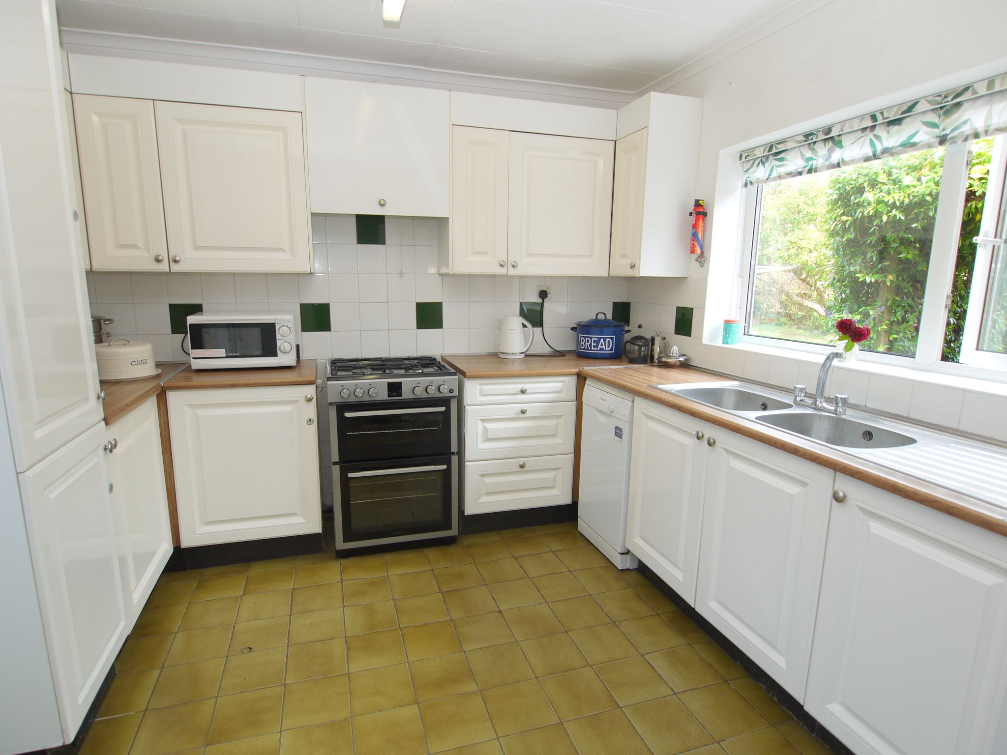 4 bedroom semi-detached house For Sale in Sevenoaks - Photograph 4