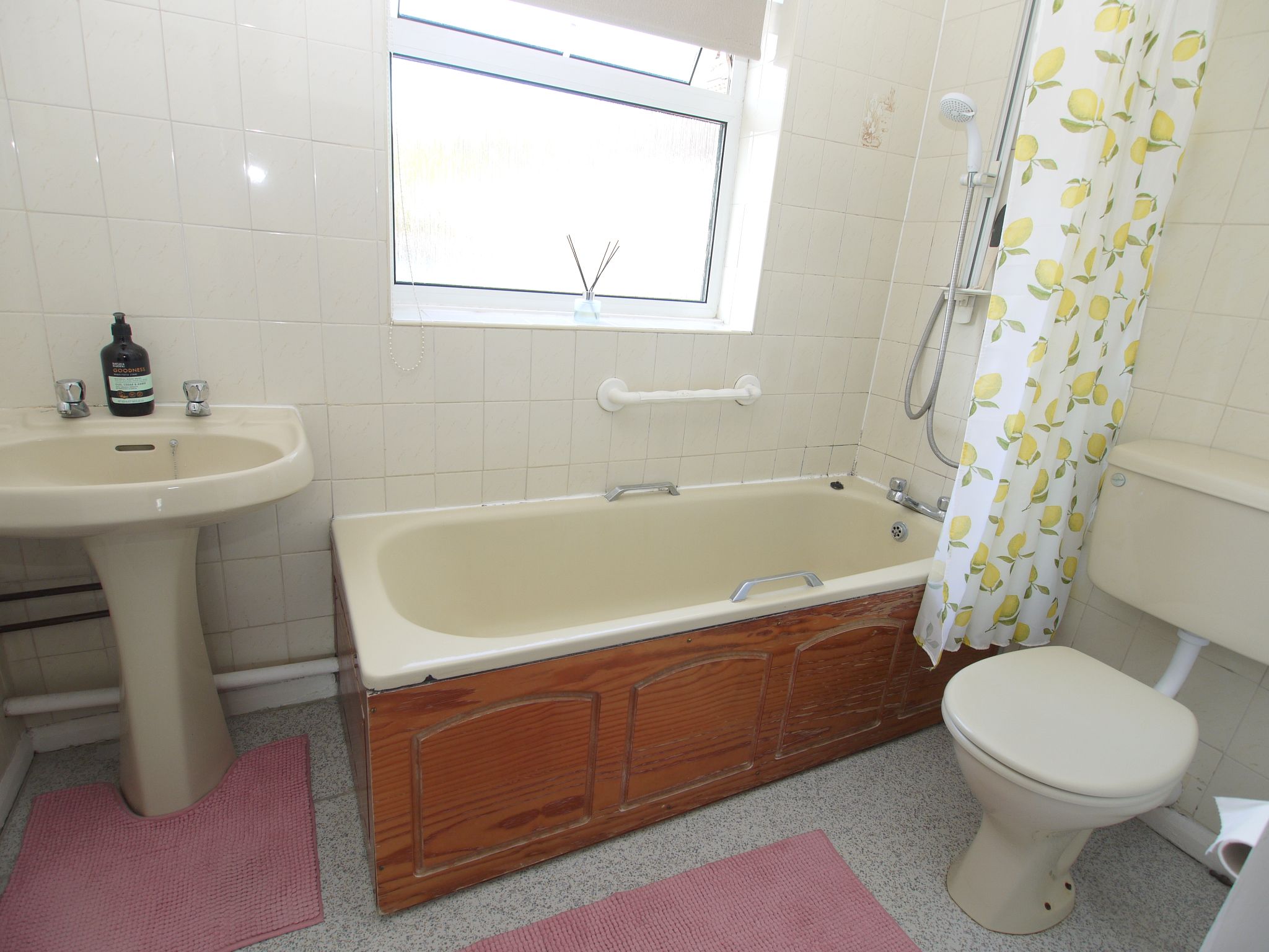 4 bedroom semi-detached house For Sale in Sevenoaks - Photograph 7