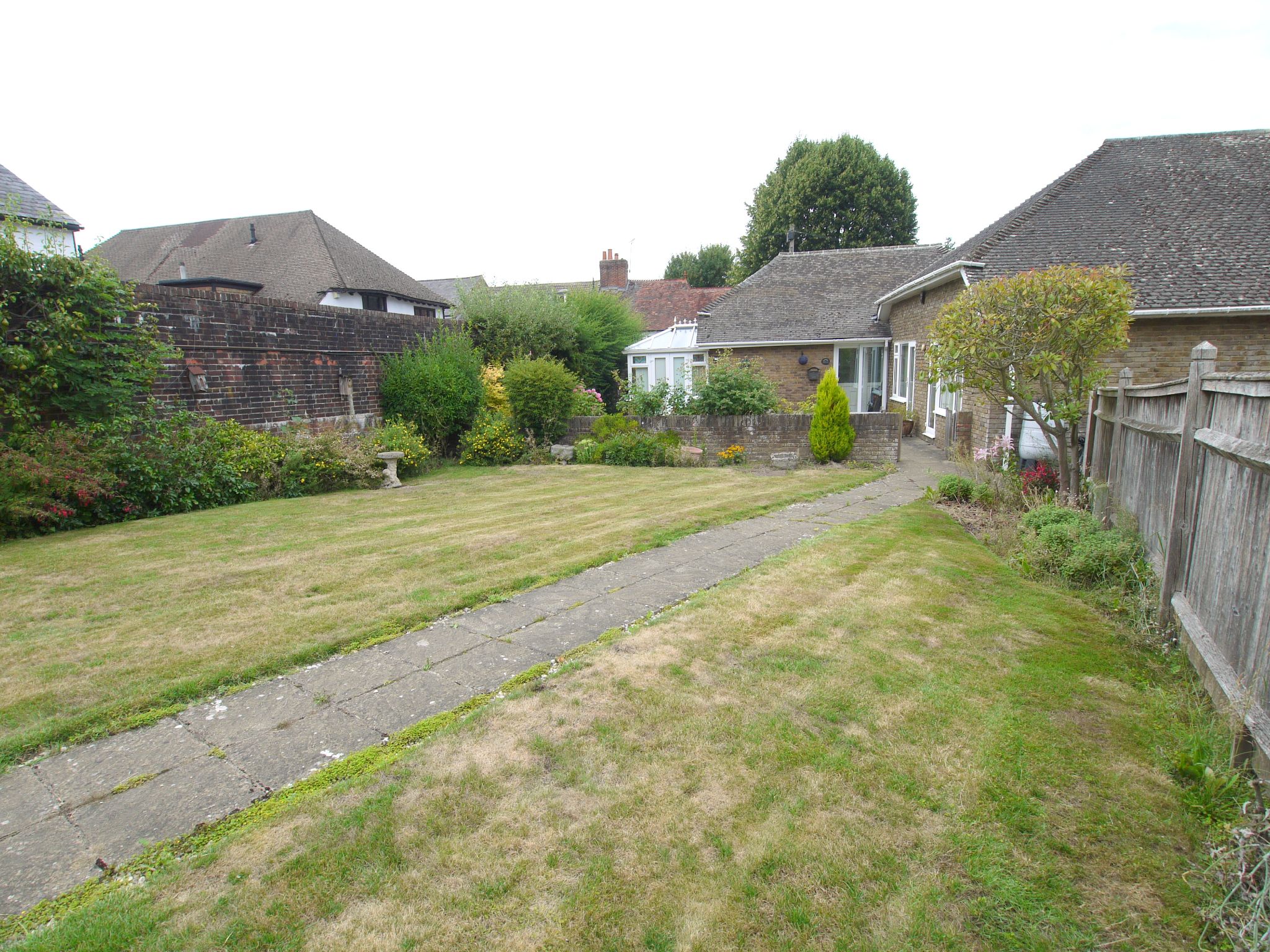 2 bedroom semi-detached bungalow For Sale in Westerham - Photograph 17
