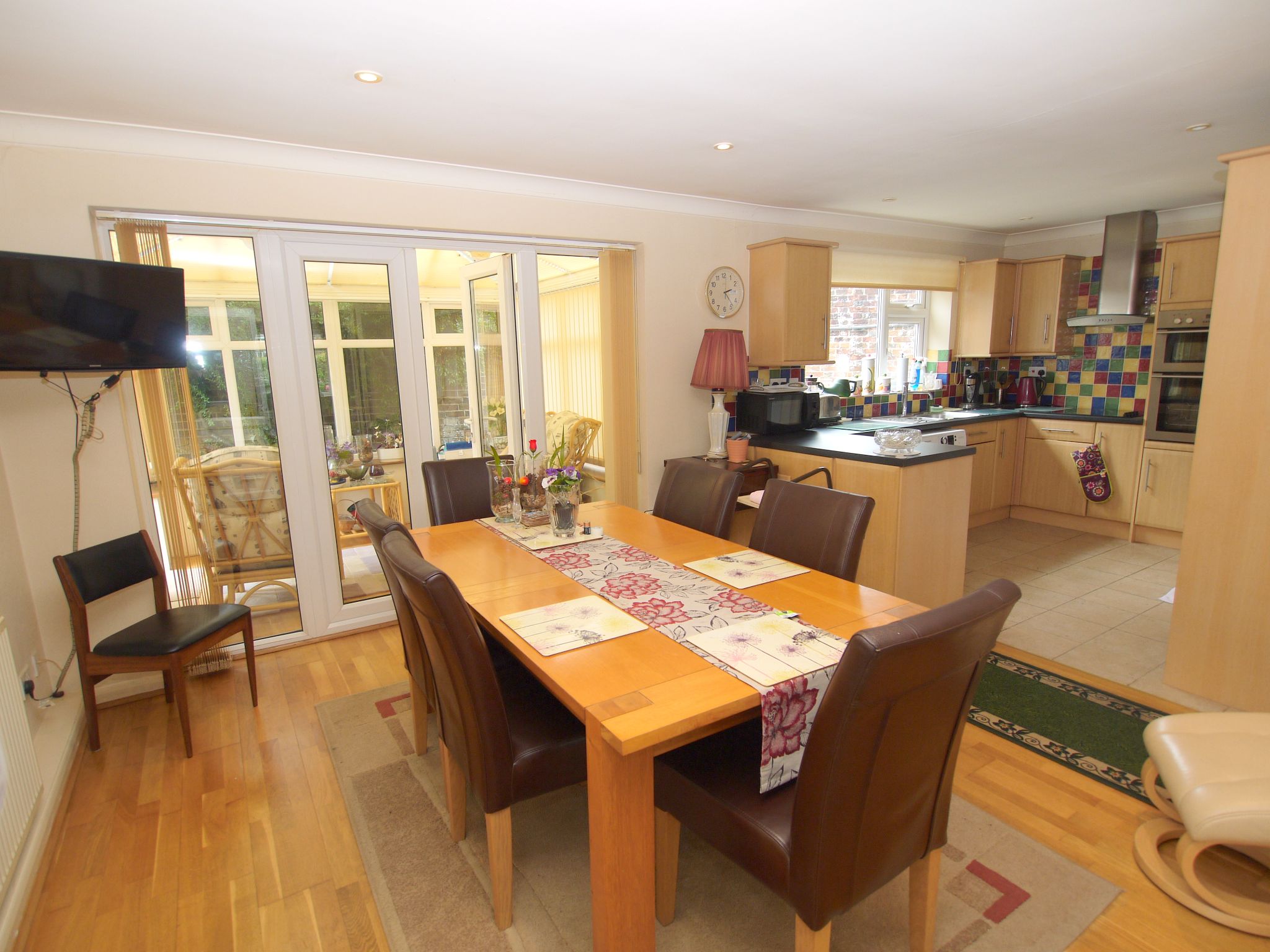 2 bedroom semi-detached bungalow For Sale in Westerham - Photograph 8