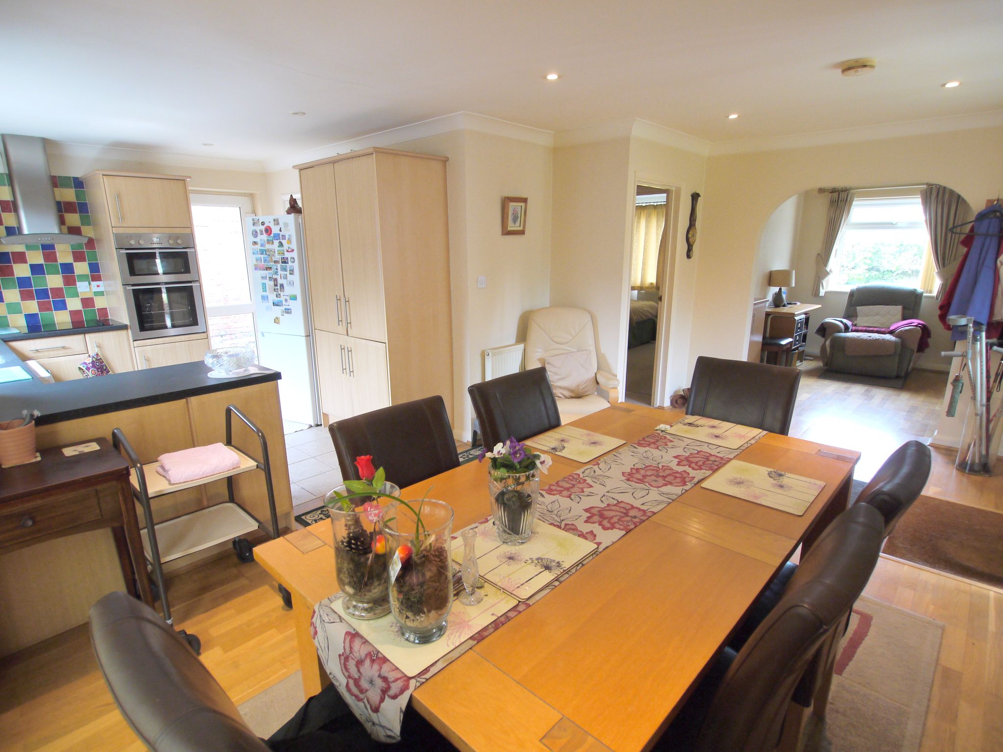 2 bedroom semi-detached bungalow For Sale in Westerham - Property photograph