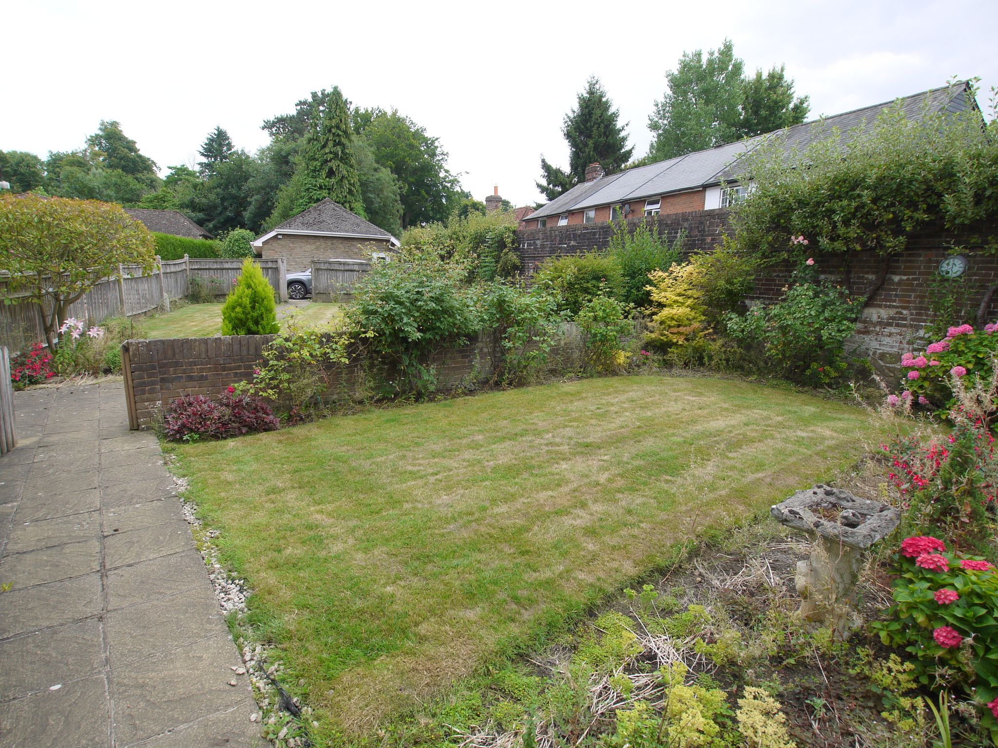 2 bedroom semi-detached bungalow For Sale in Westerham - Photograph 2