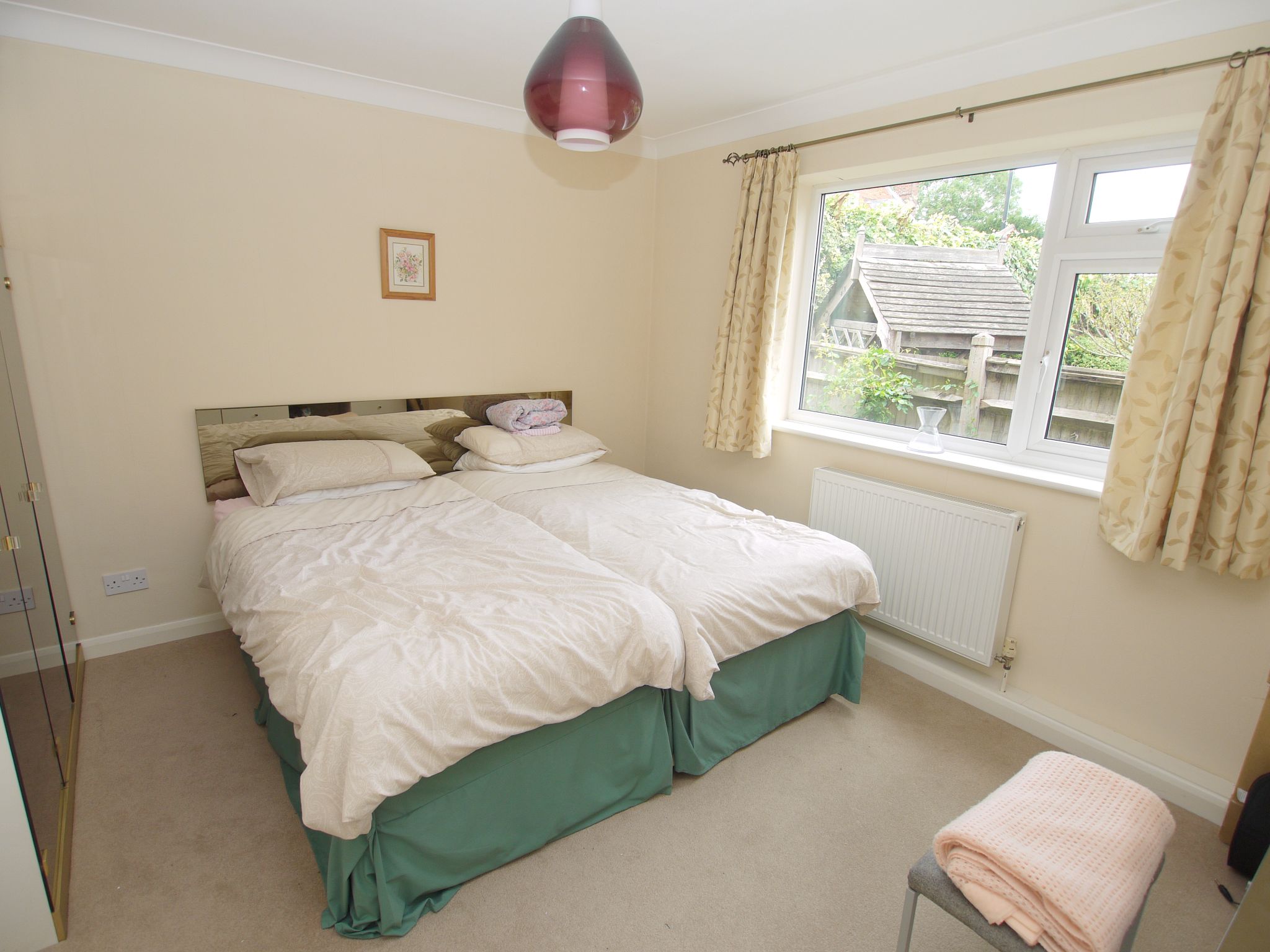 2 bedroom semi-detached bungalow For Sale in Westerham - Photograph 14